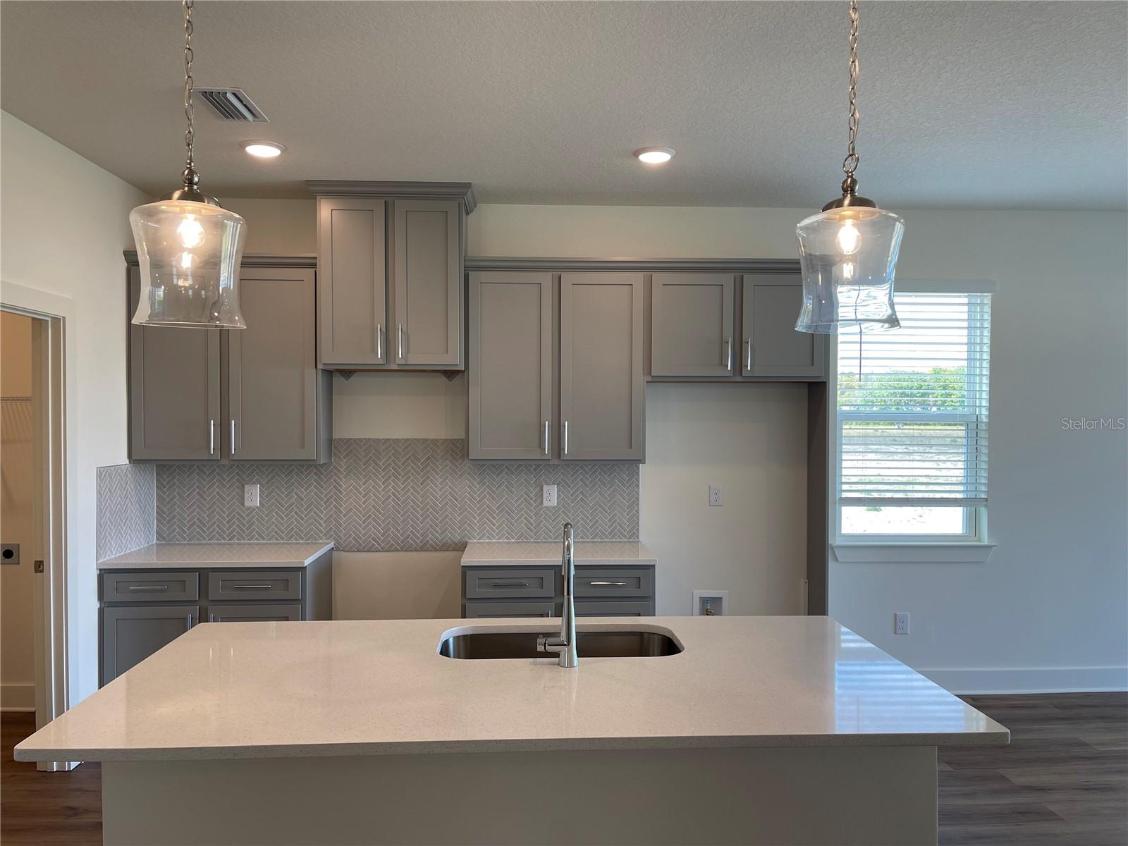 Listing photo id 1 for 3809 Daybreak Run Loop