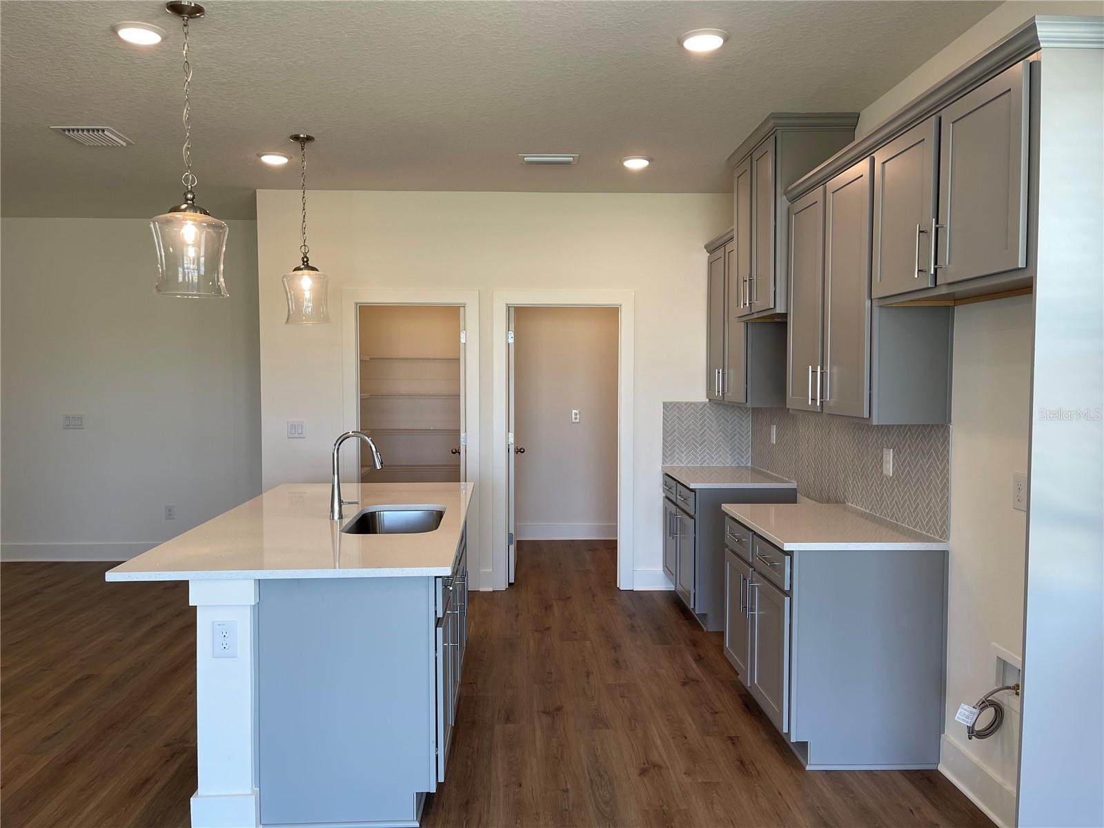 Listing photo id 2 for 3809 Daybreak Run Loop