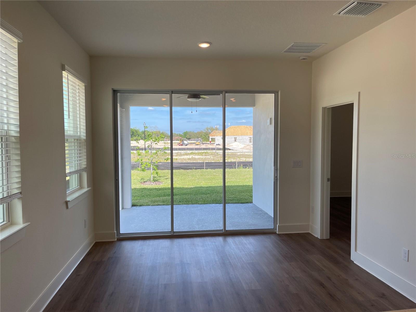 Listing photo id 3 for 3809 Daybreak Run Loop