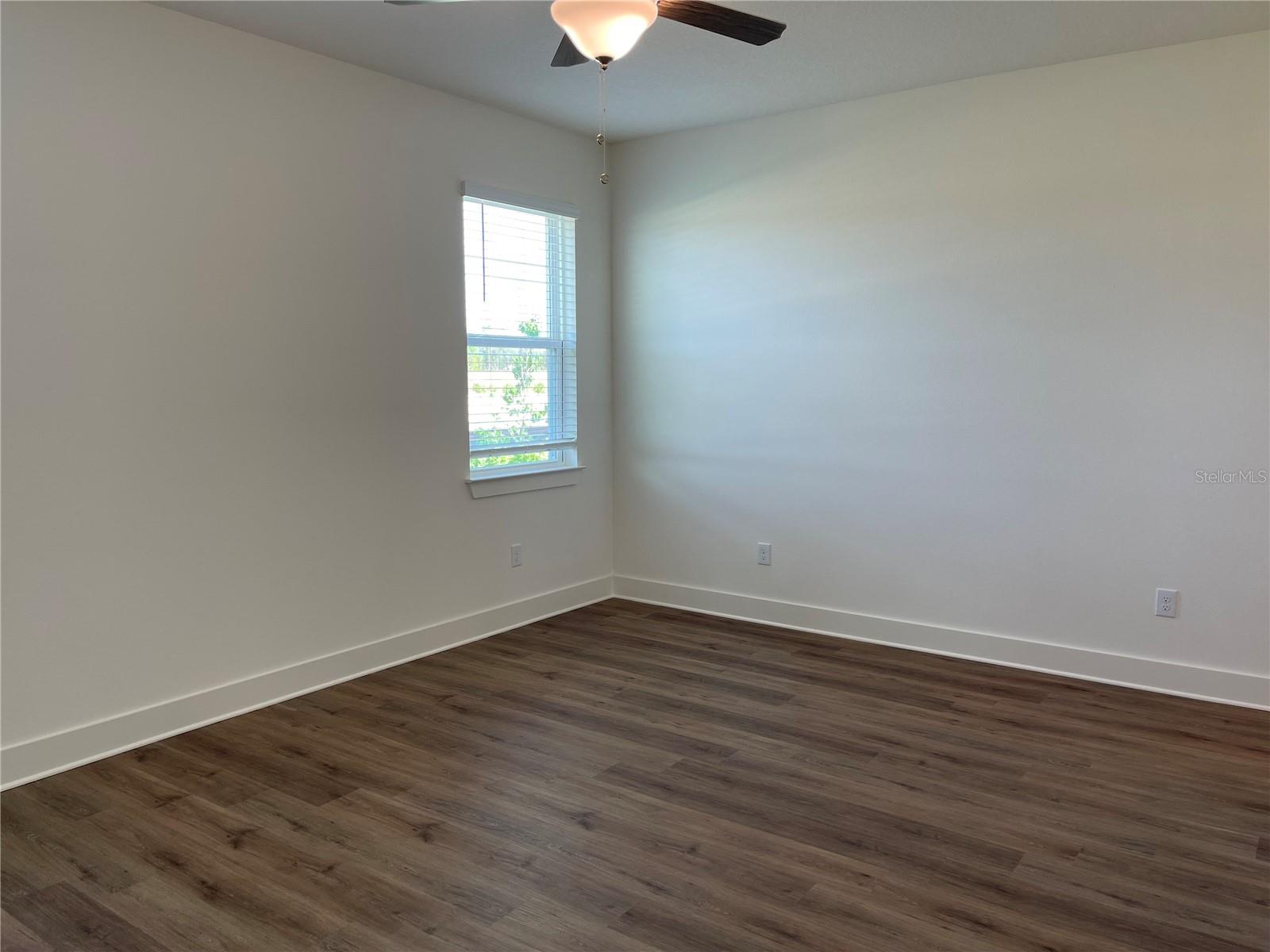 Listing photo id 4 for 3809 Daybreak Run Loop