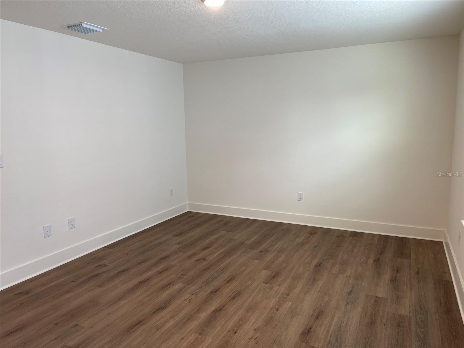 Listing photo id 7 for 3809 Daybreak Run Loop