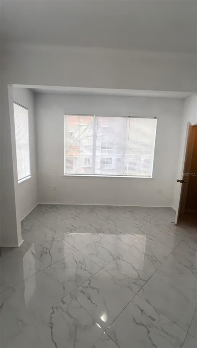 Image 9 of 25 For 18001 Richmond Place Drive 227