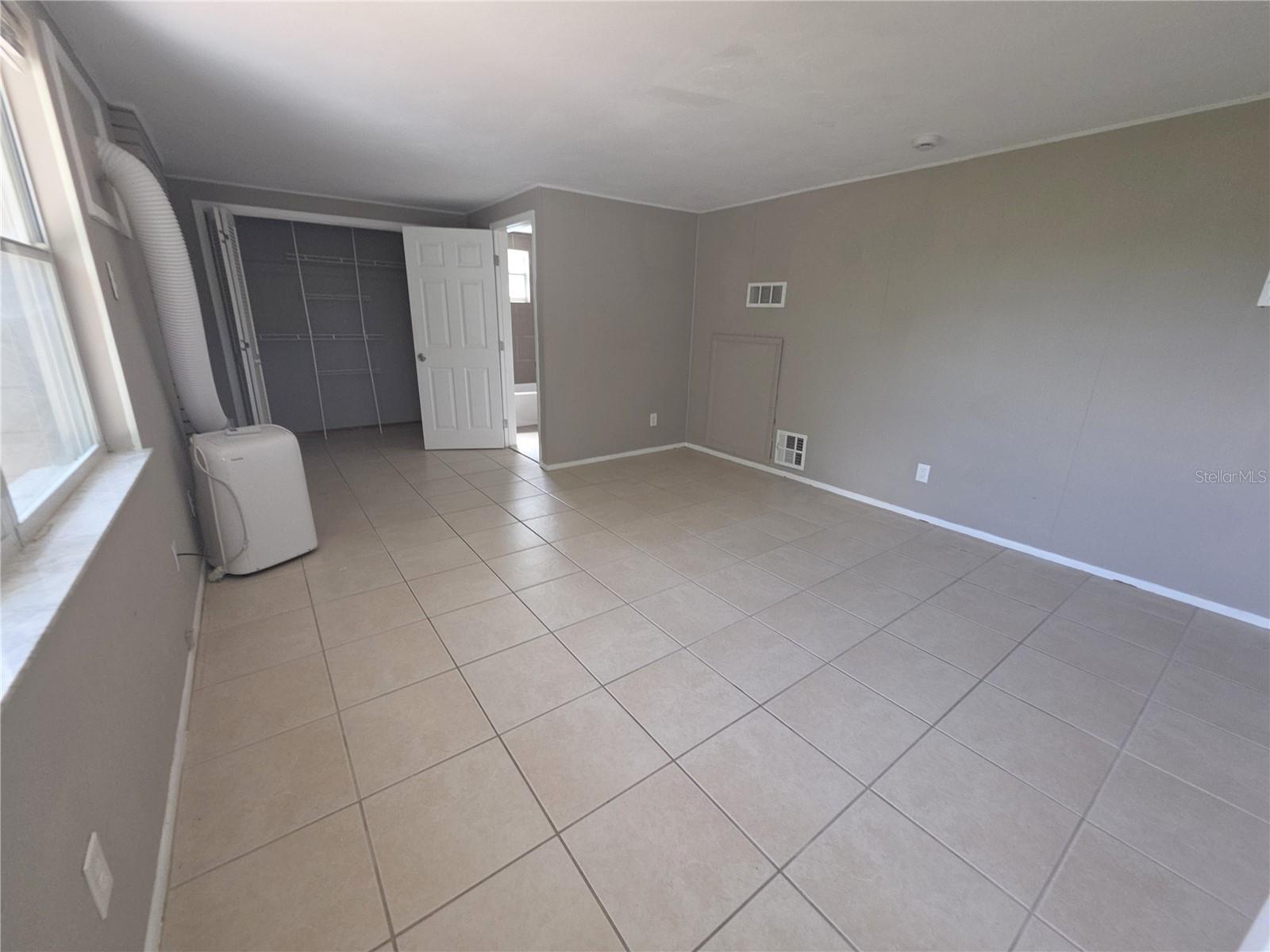 Image 19 of 29 For 3853 Stratfield Drive