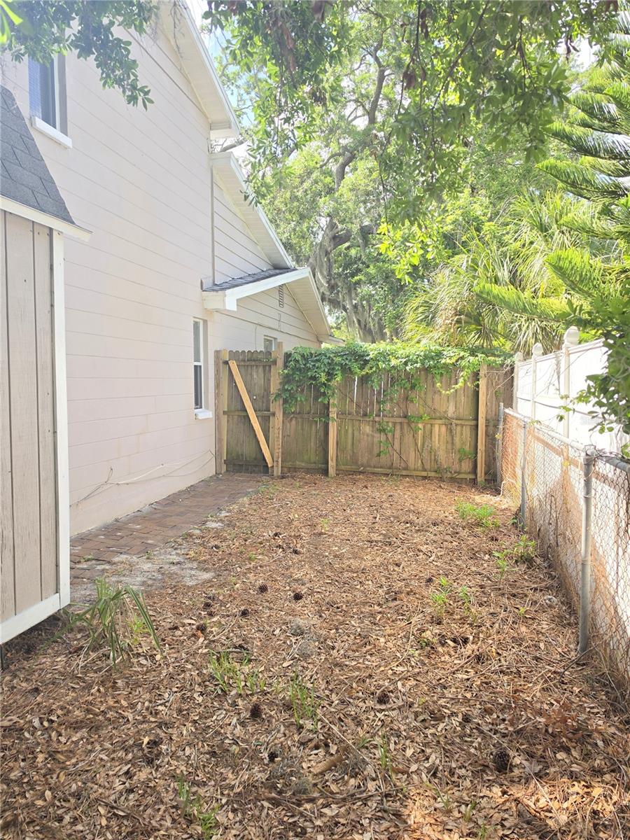 Image 24 of 29 For 3853 Stratfield Drive