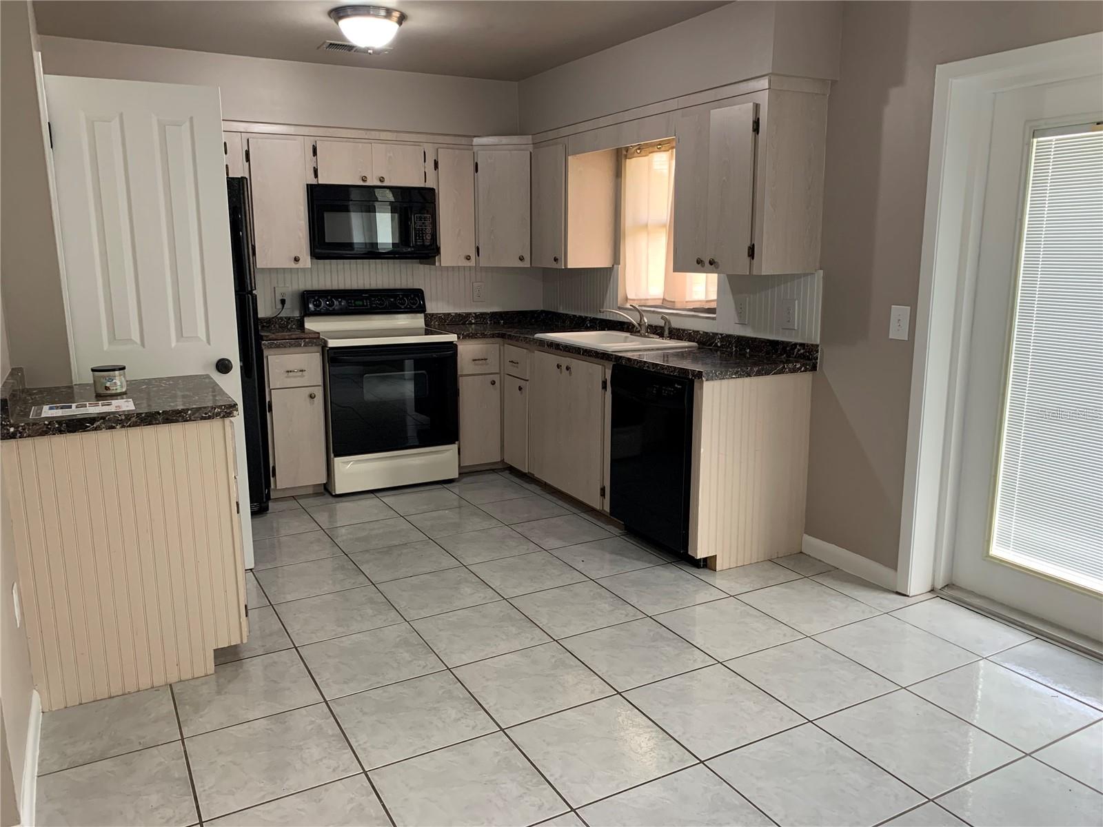 Image 4 of 15 For 1601 Alabama Avenue