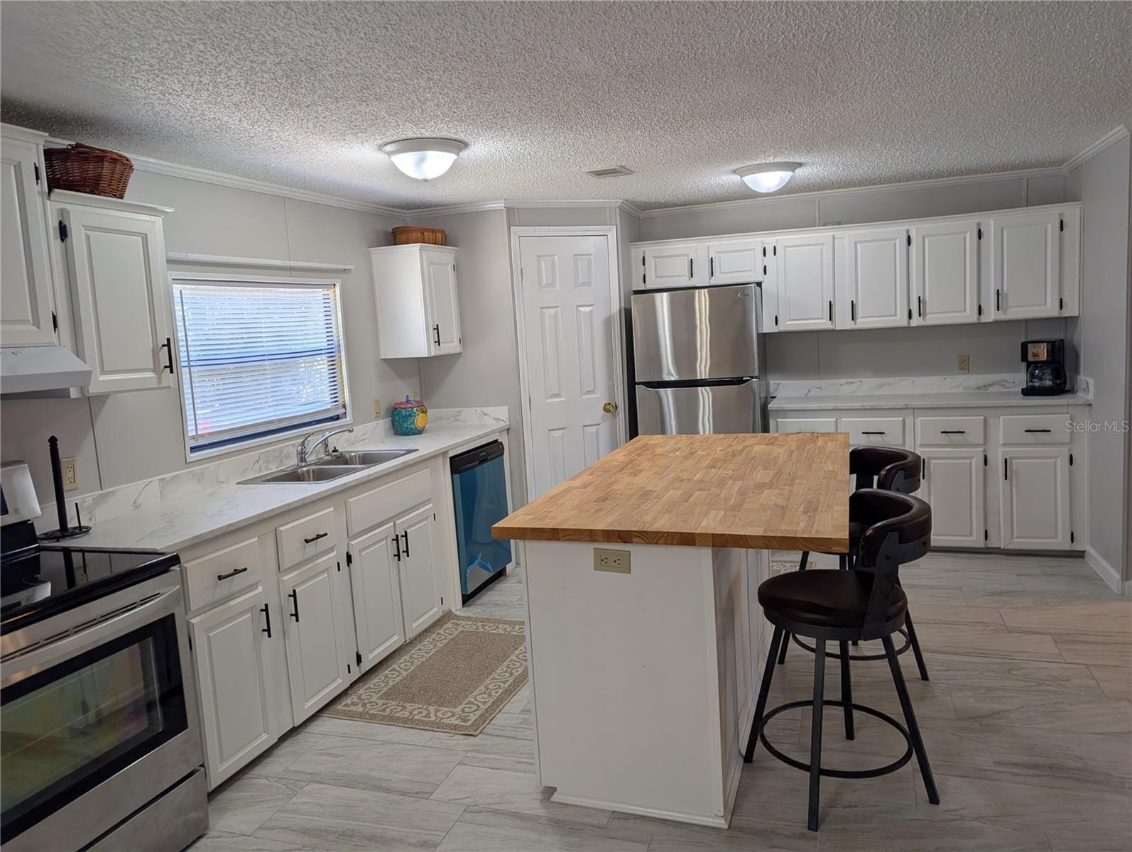 Image 4 of 17 For 25836 Manhattan Lane