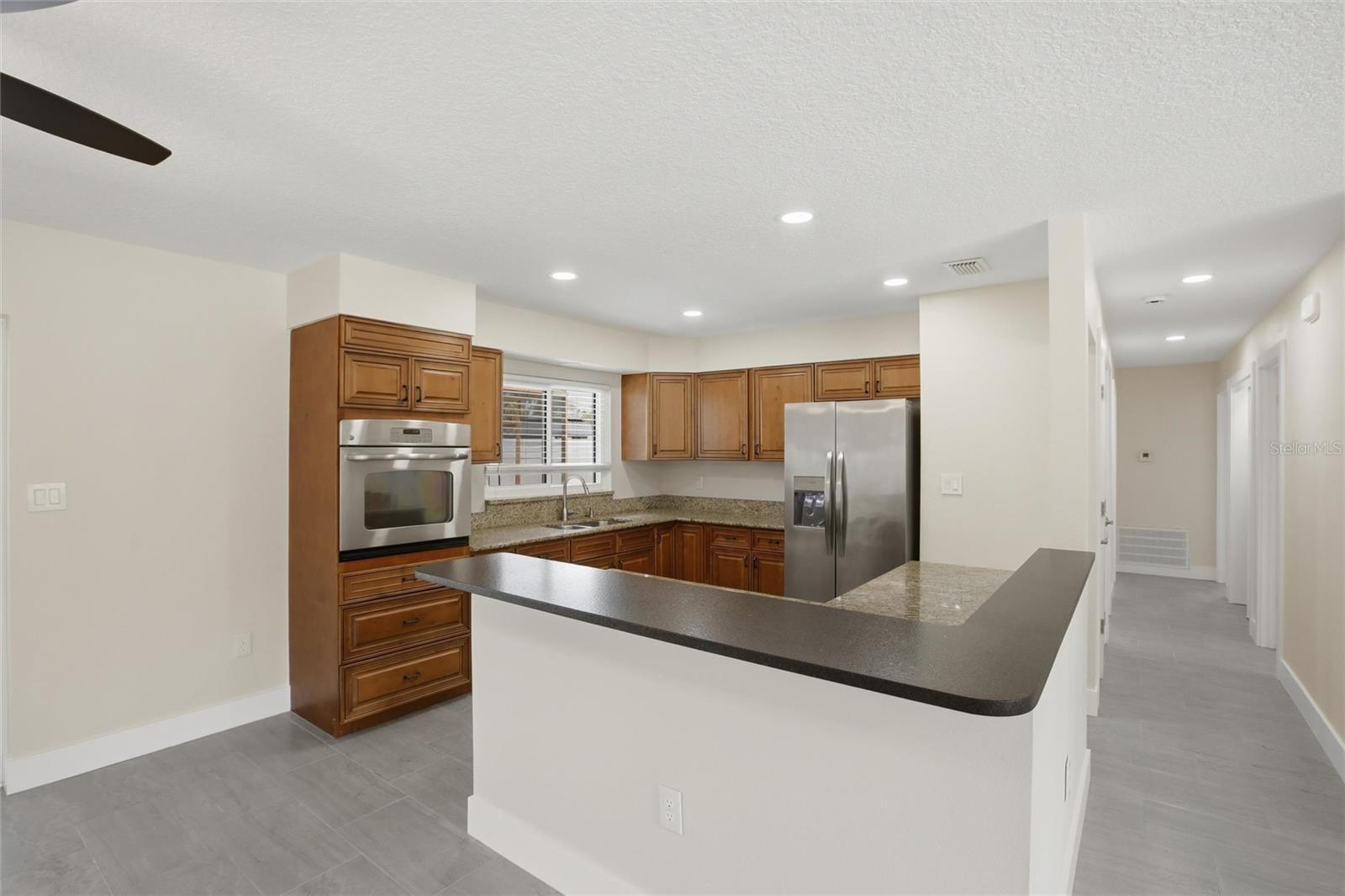 Image 10 of 39 For 3106 Oxford Drive W