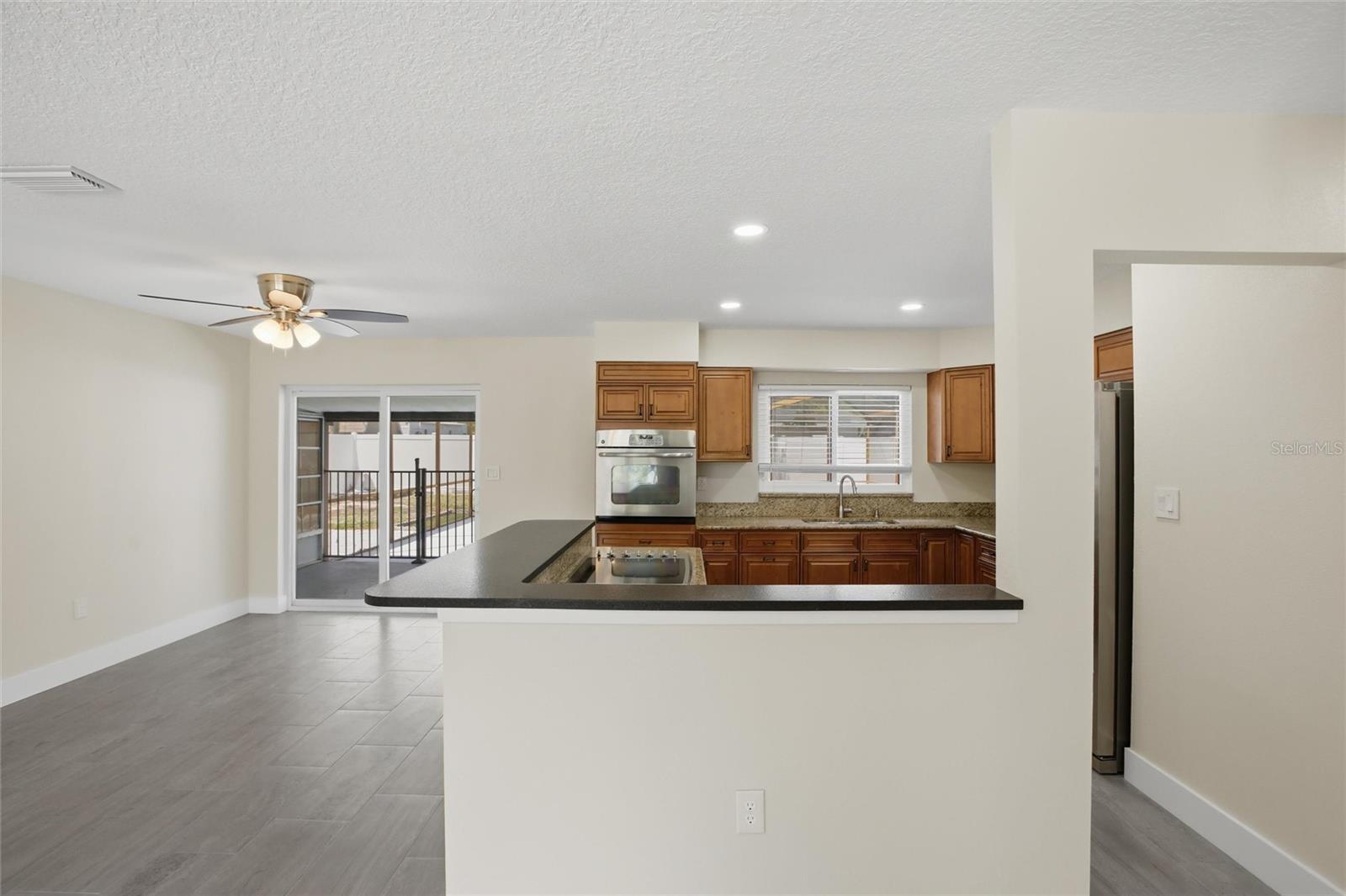 Image 11 of 39 For 3106 Oxford Drive W