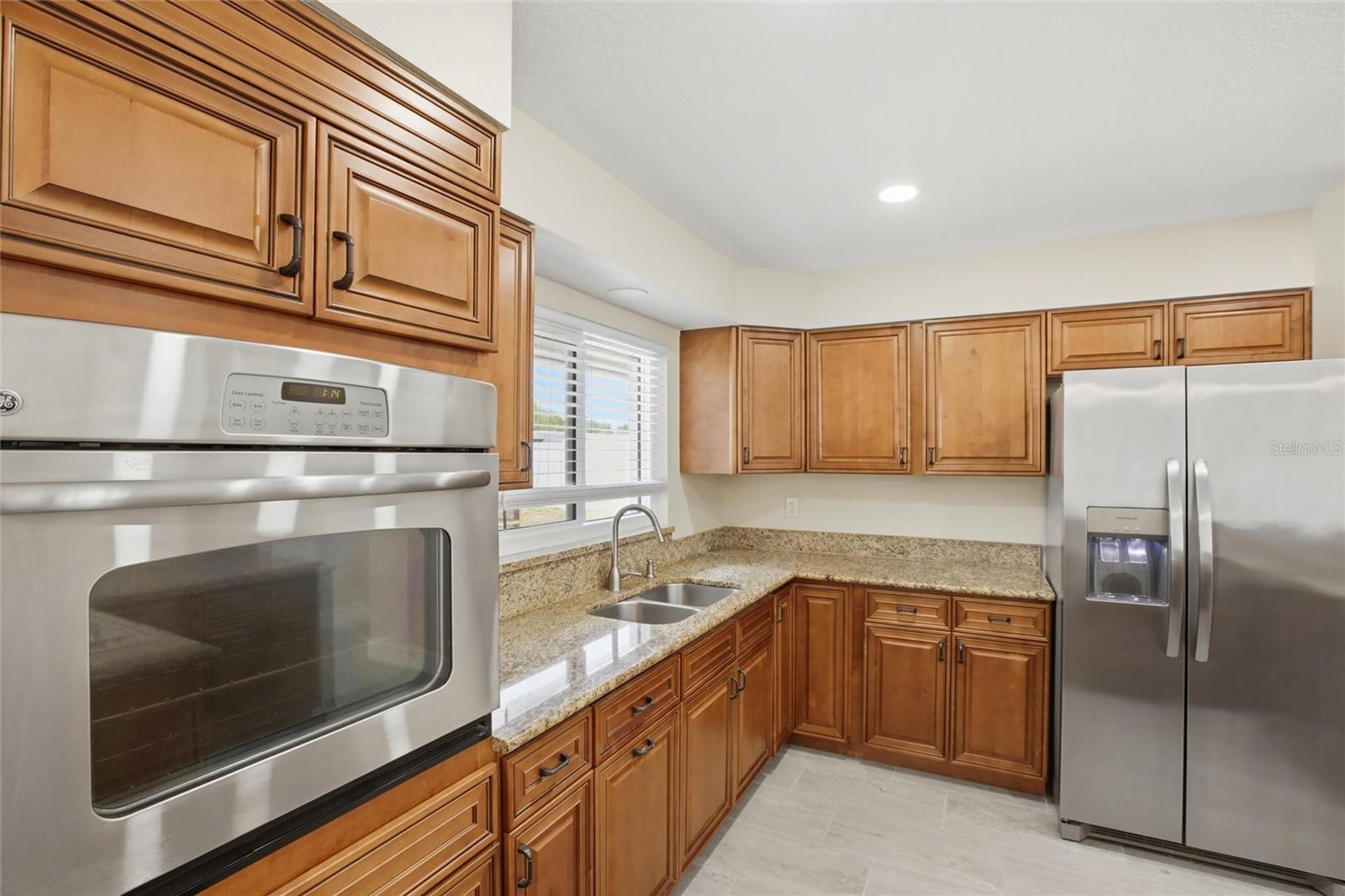 Image 12 of 39 For 3106 Oxford Drive W