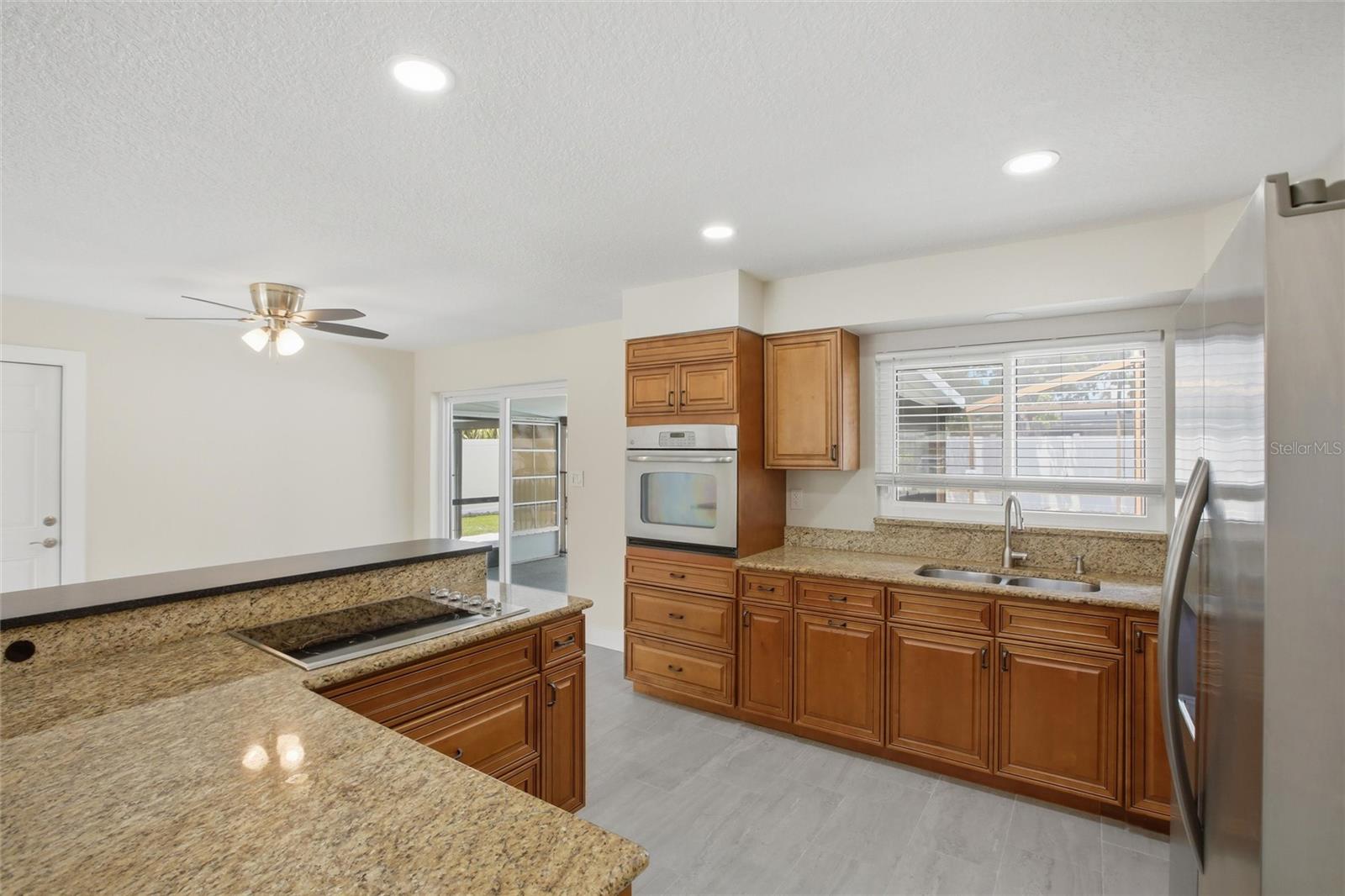 Image 13 of 39 For 3106 Oxford Drive W