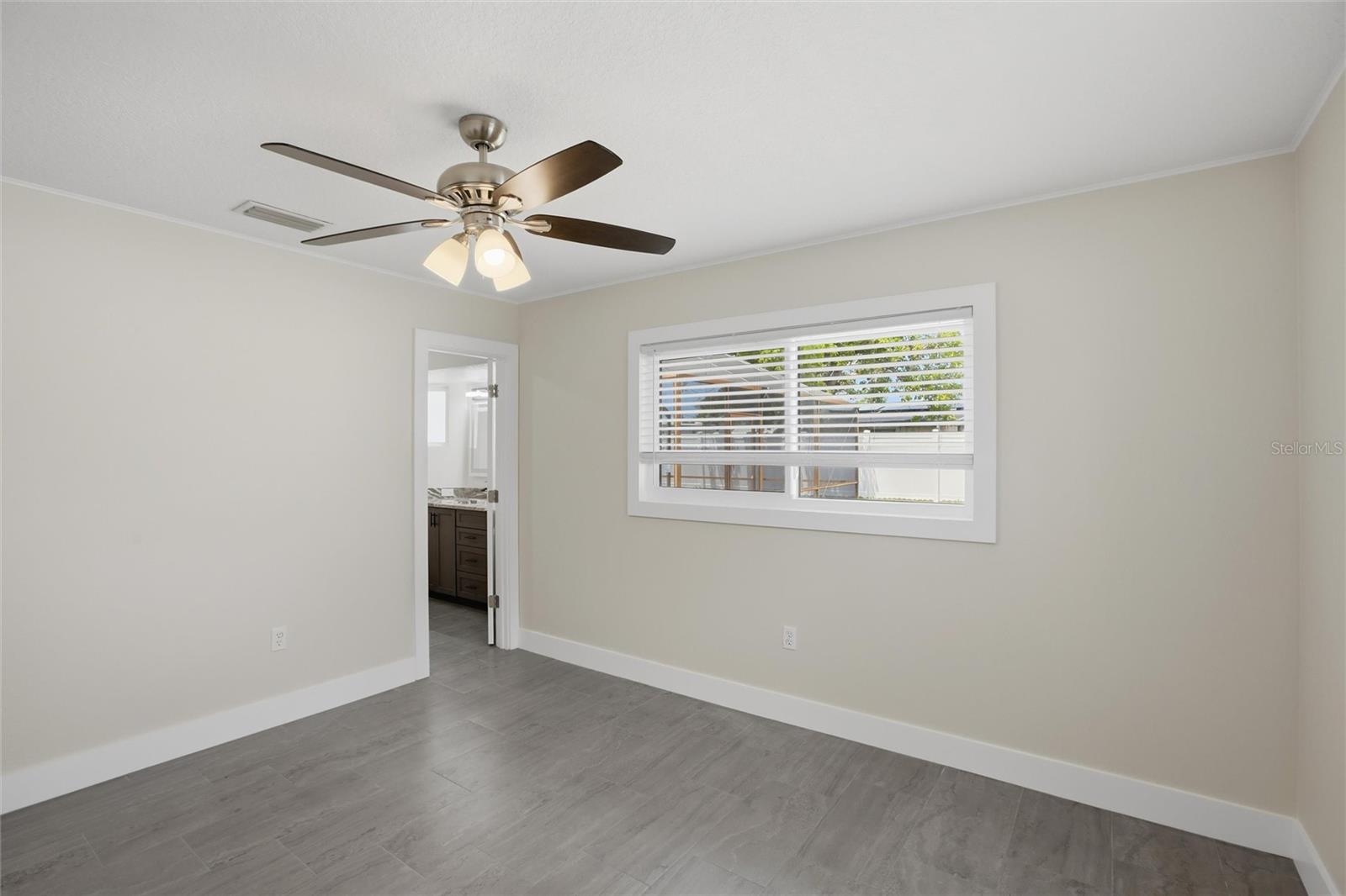 Image 15 of 39 For 3106 Oxford Drive W