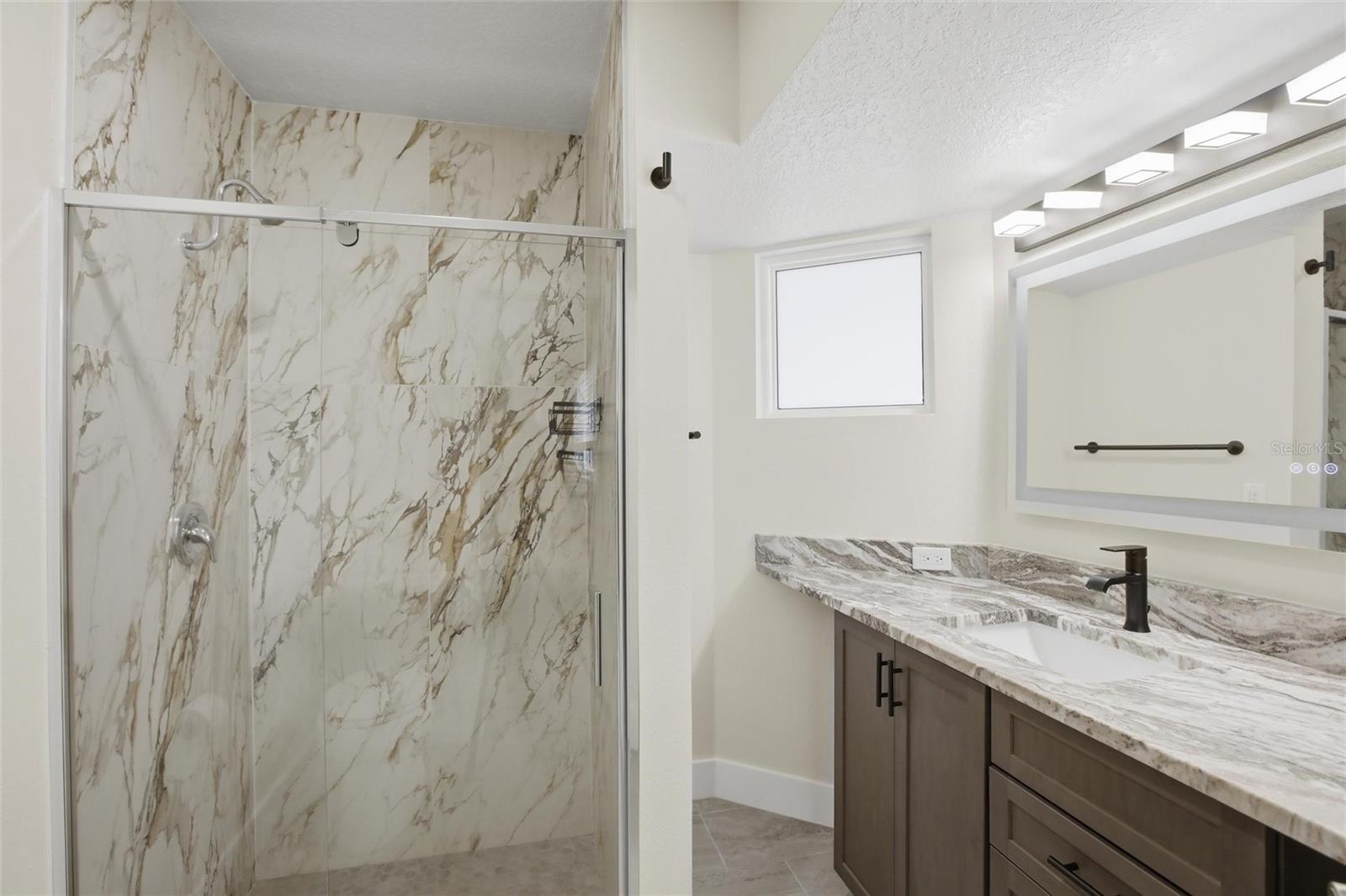 Image 18 of 39 For 3106 Oxford Drive W