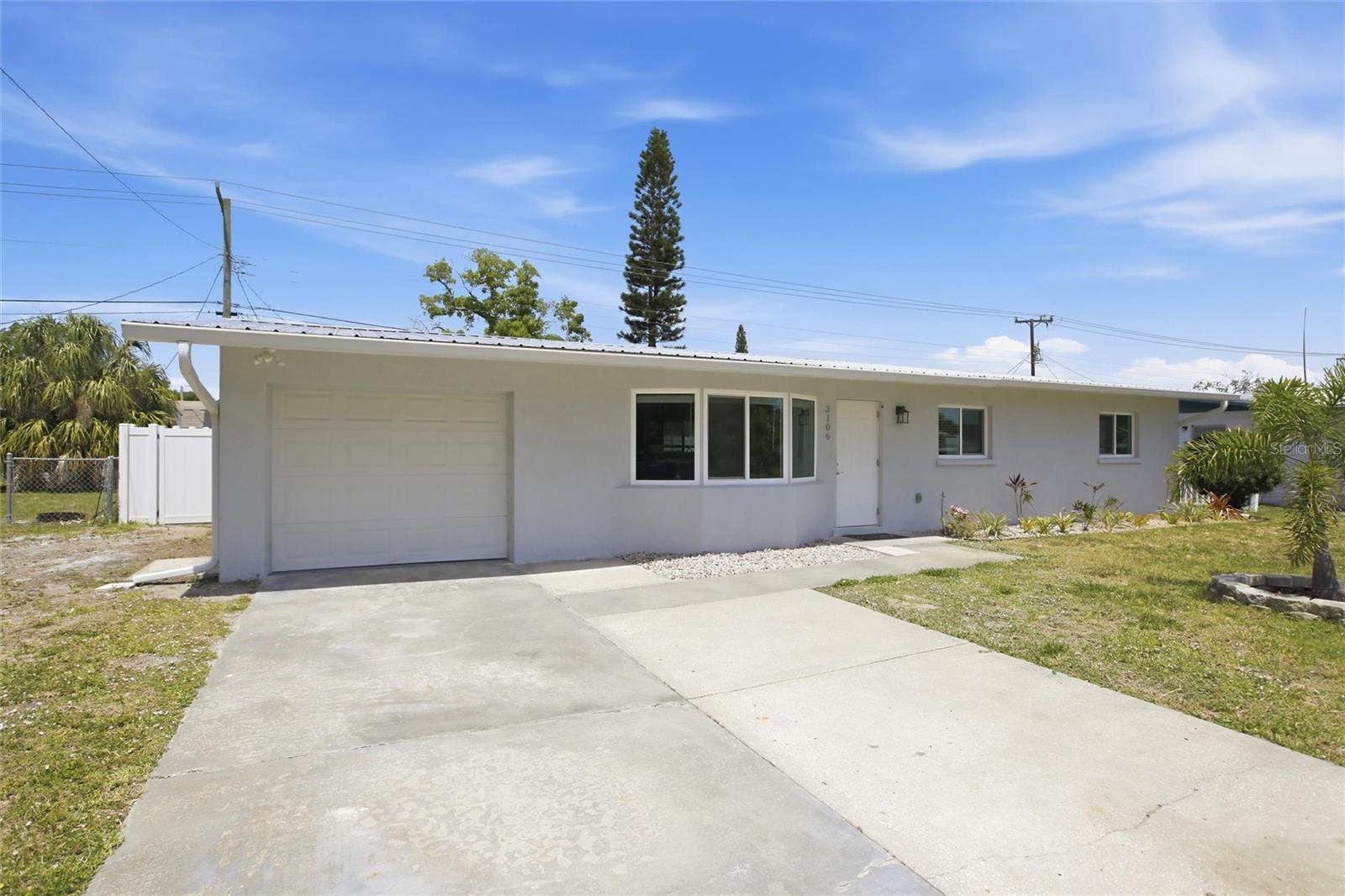 Image 2 of 39 For 3106 Oxford Drive W