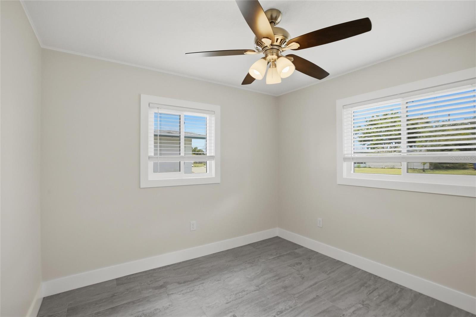 Image 20 of 39 For 3106 Oxford Drive W