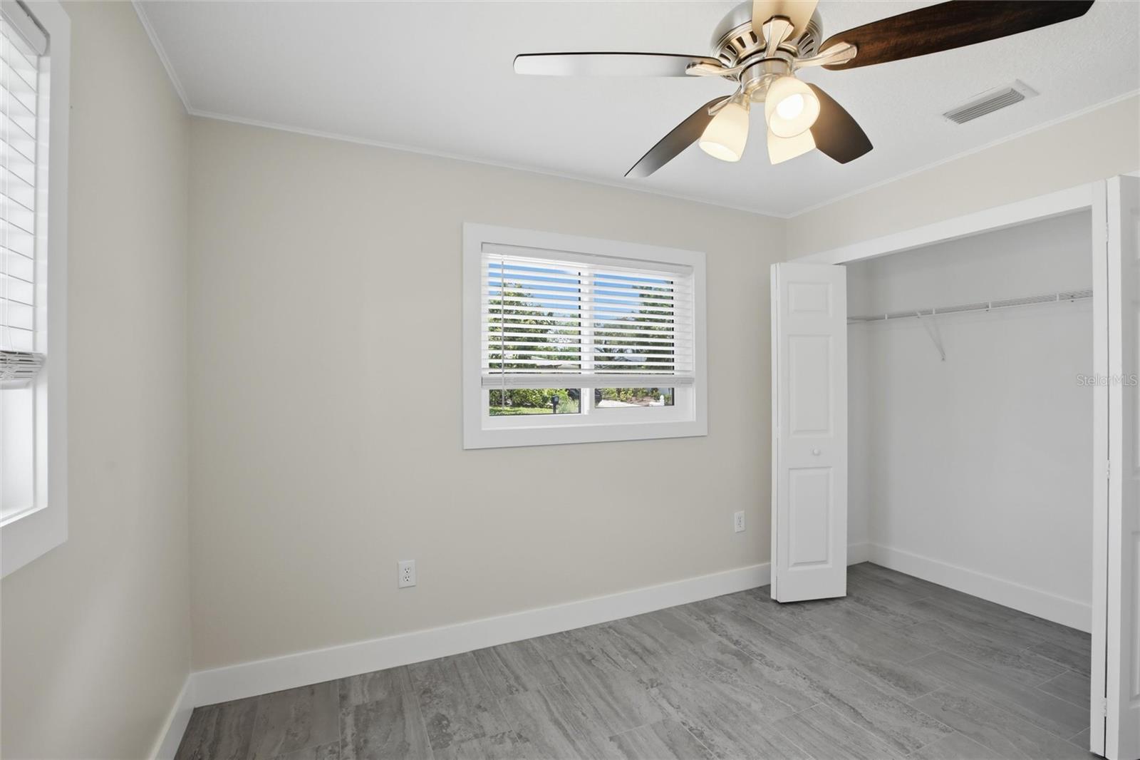 Image 21 of 39 For 3106 Oxford Drive W