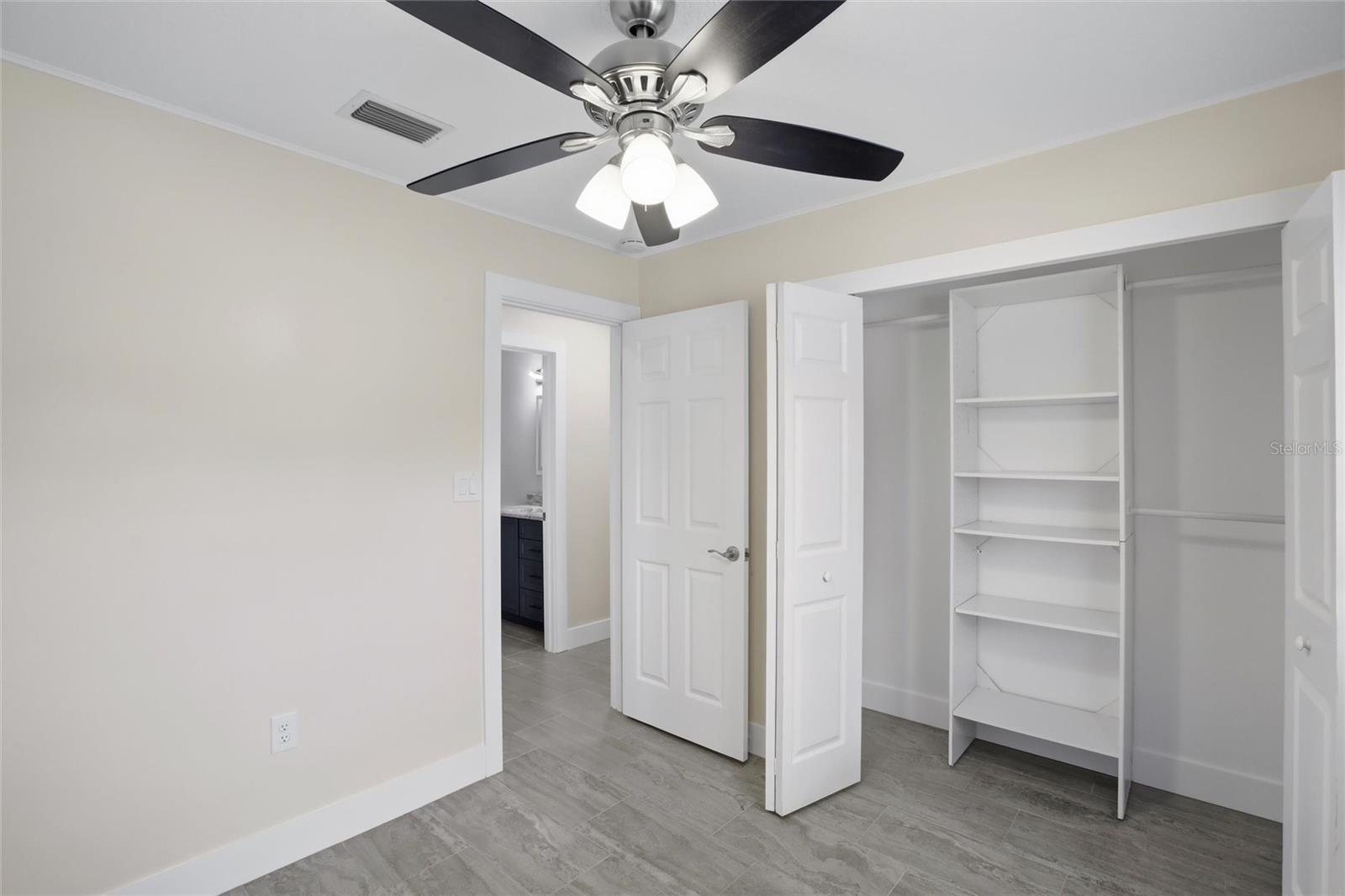 Image 27 of 39 For 3106 Oxford Drive W