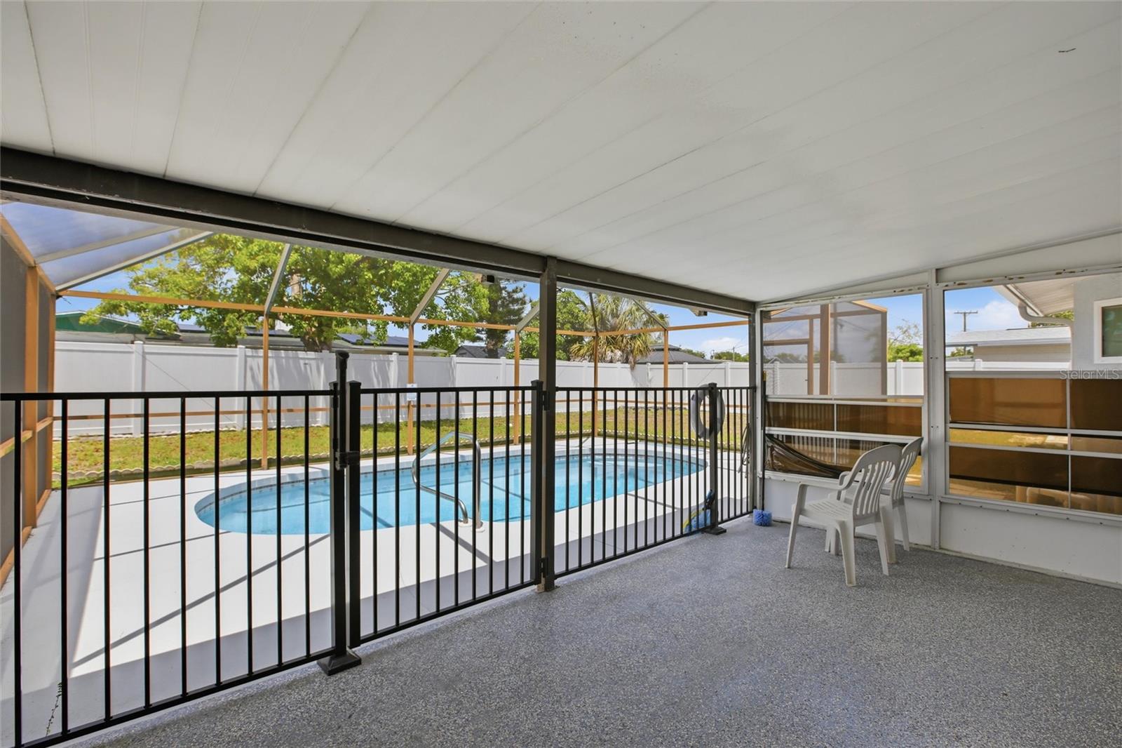 Image 28 of 39 For 3106 Oxford Drive W