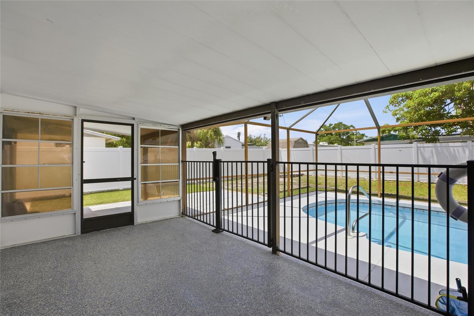 Image 29 of 39 For 3106 Oxford Drive W