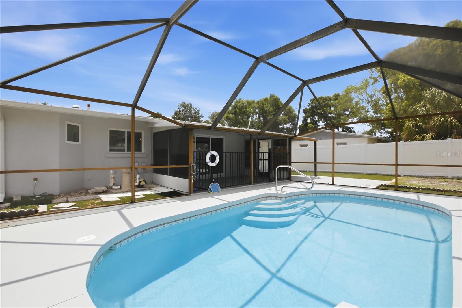 Image 33 of 39 For 3106 Oxford Drive W