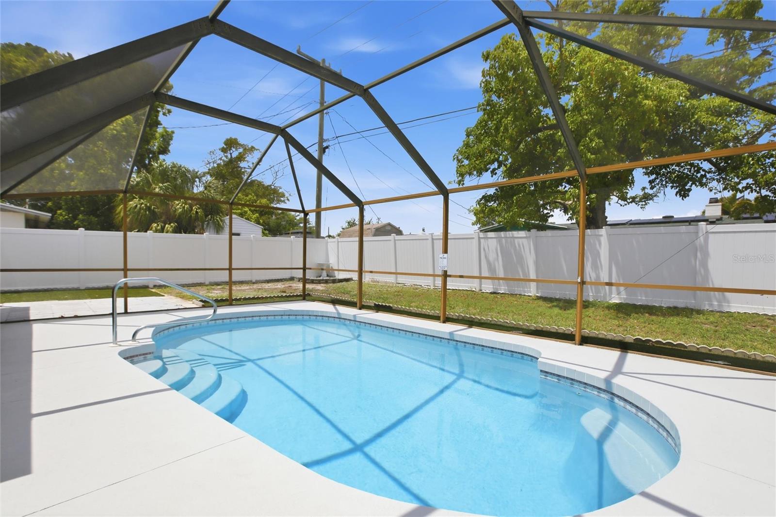 Image 34 of 39 For 3106 Oxford Drive W