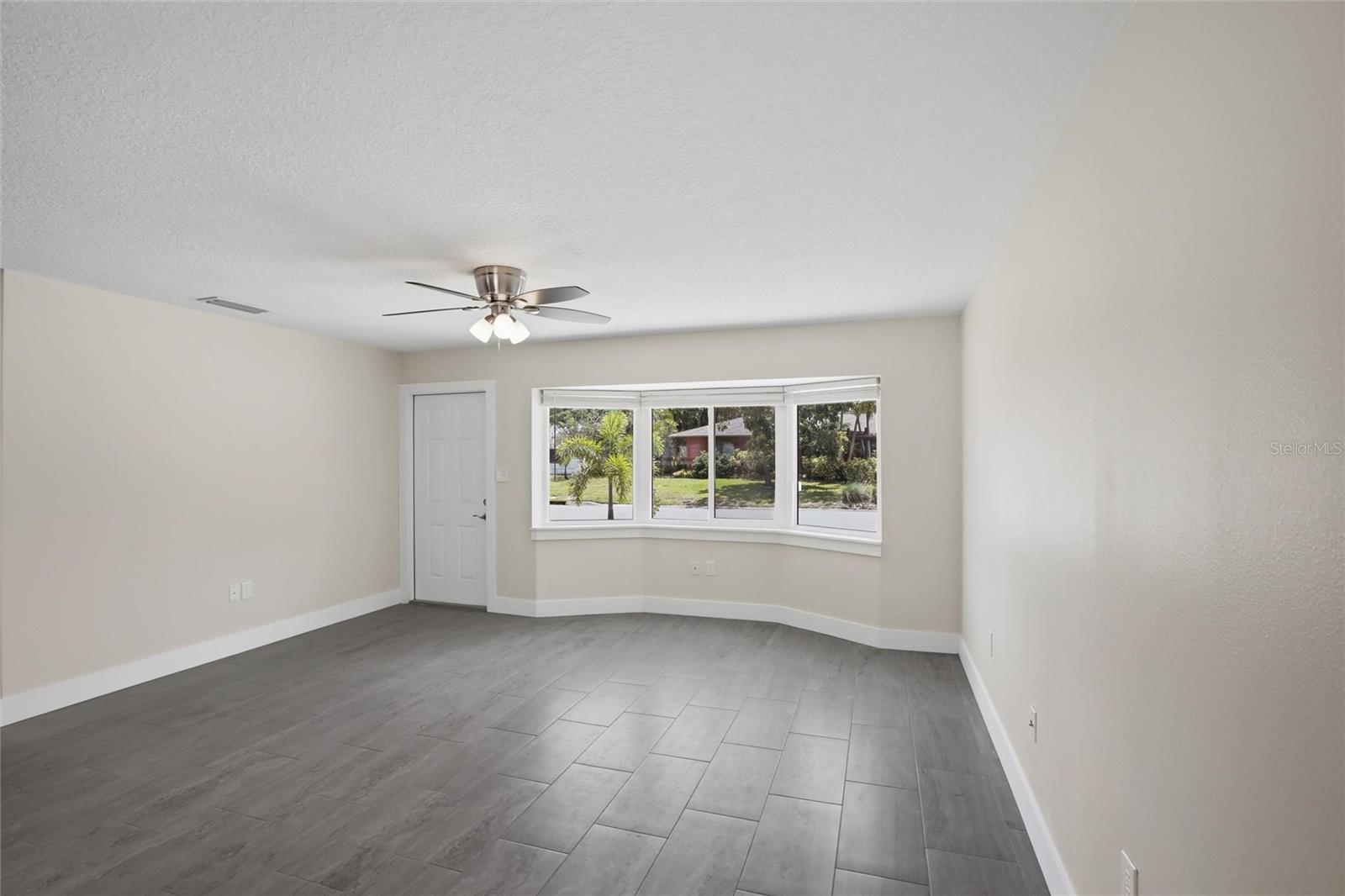 Image 6 of 39 For 3106 Oxford Drive W