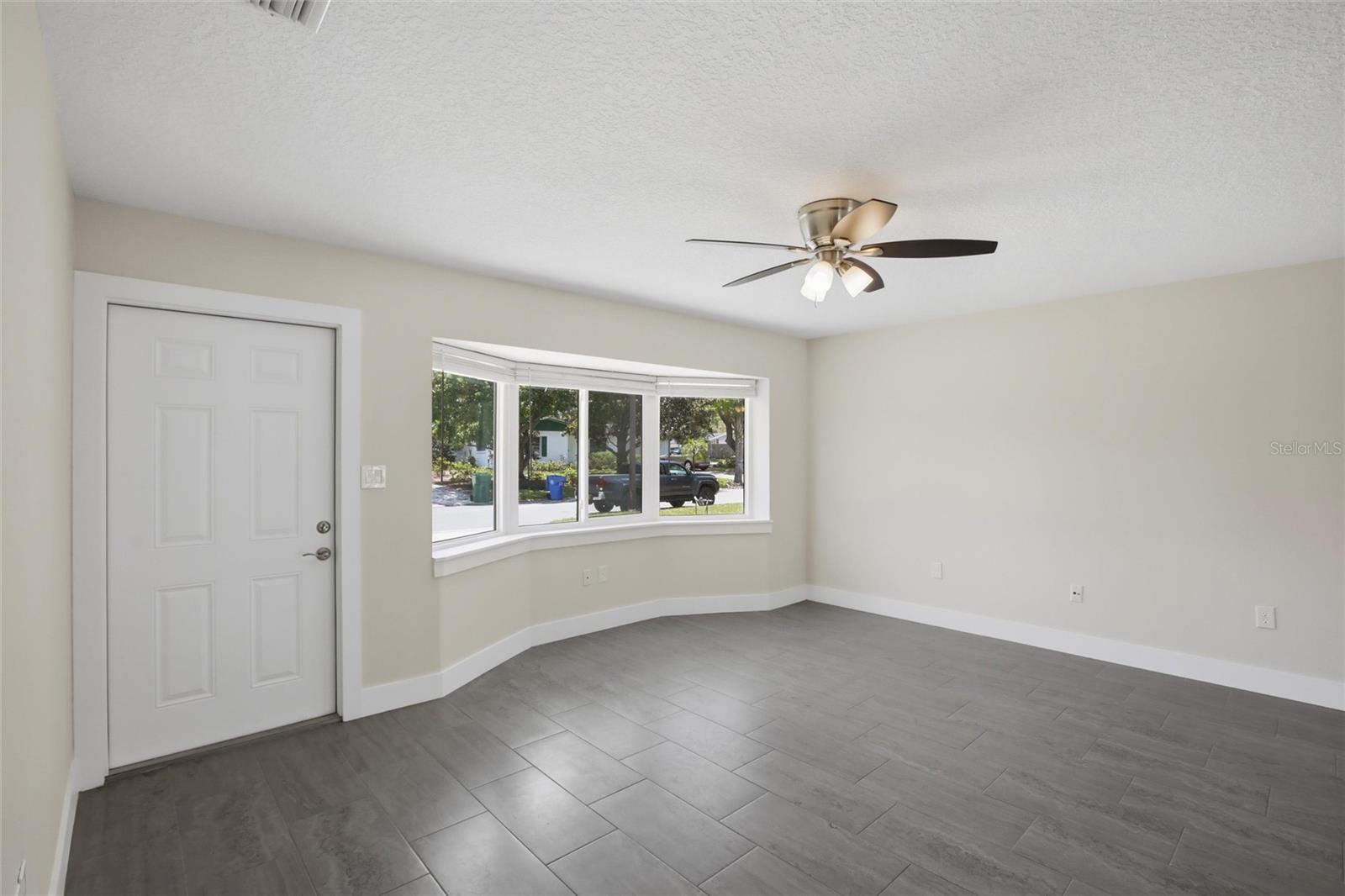 Image 7 of 39 For 3106 Oxford Drive W