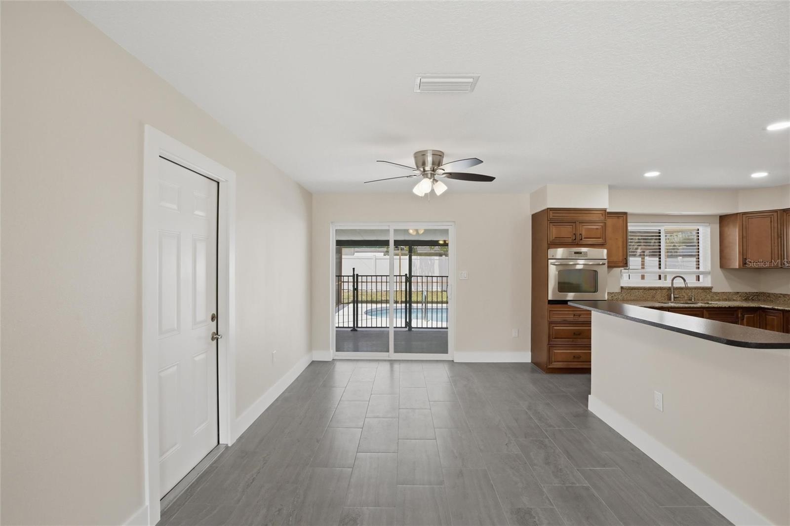 Image 9 of 39 For 3106 Oxford Drive W