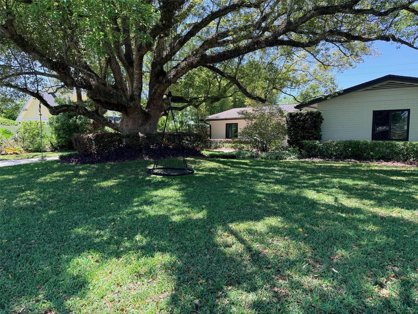 Image 2 of 35 For 921 Thistle Lane