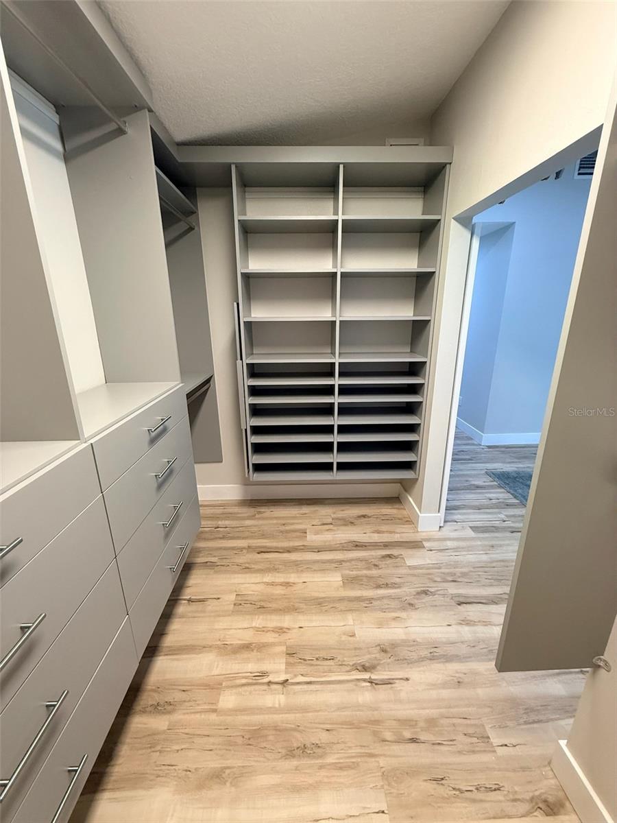 Image 21 of 35 For 921 Thistle Lane