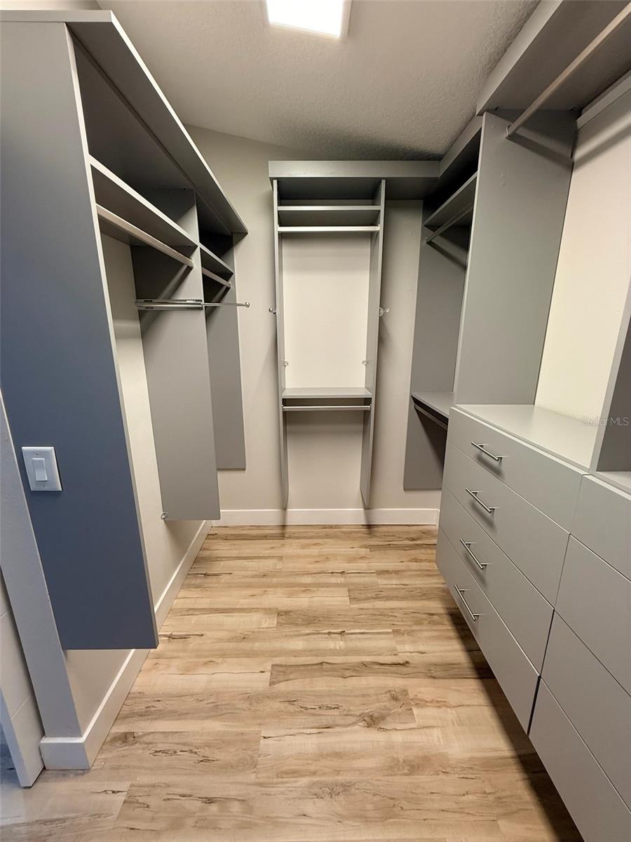 Image 23 of 35 For 921 Thistle Lane