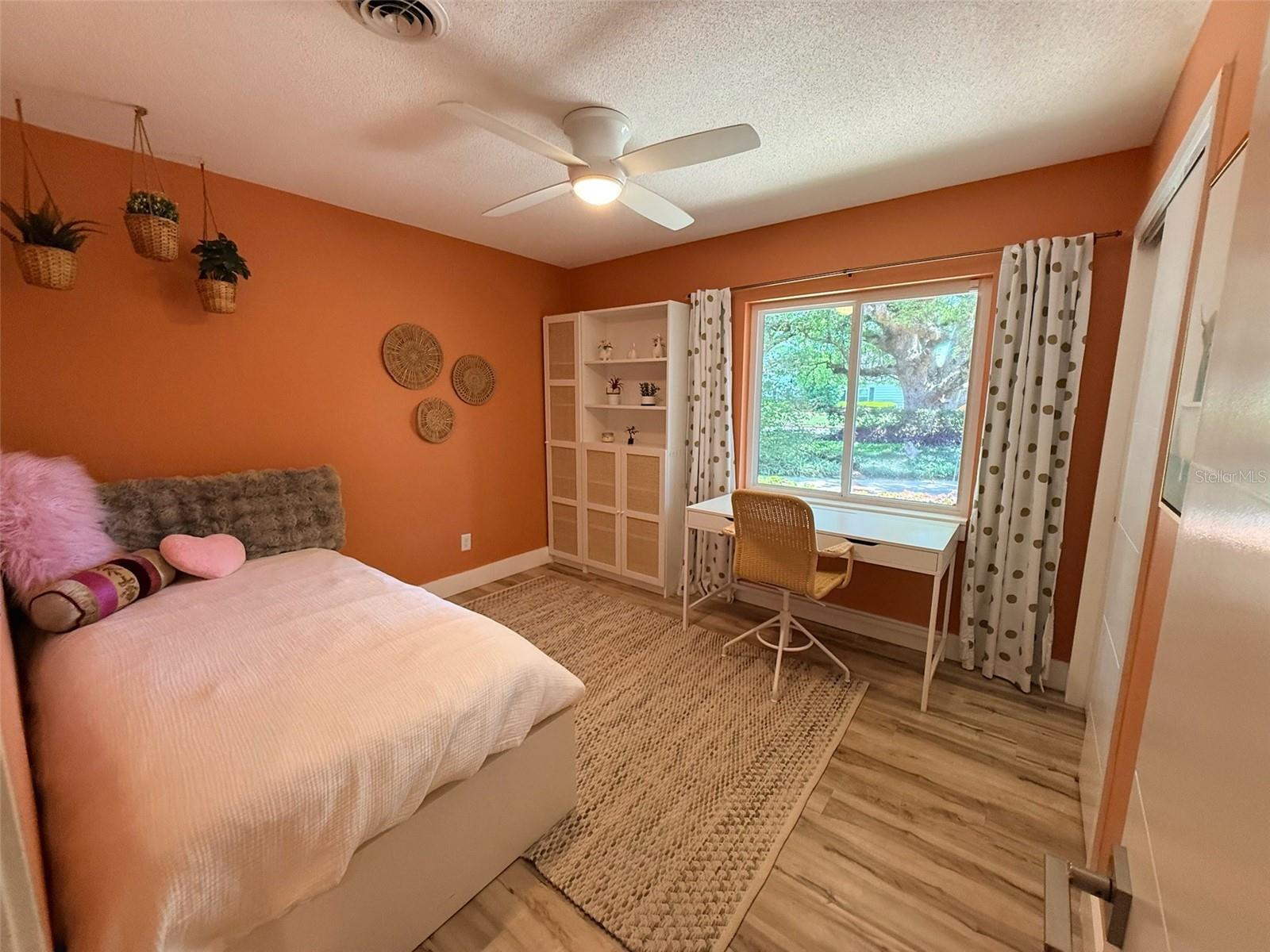 Image 28 of 35 For 921 Thistle Lane