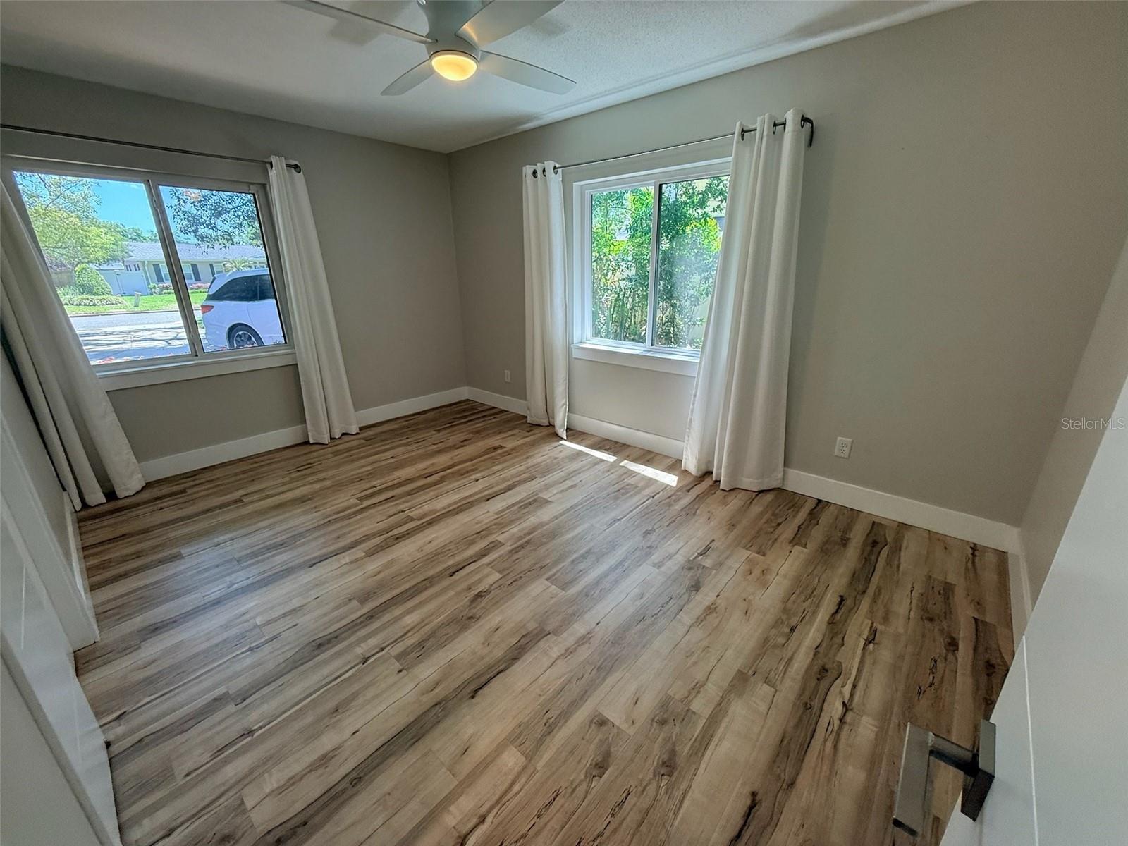 Image 32 of 35 For 921 Thistle Lane