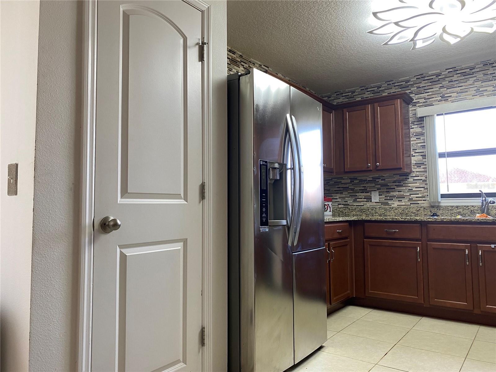 Image 6 of 22 For 5562 Superior Drive