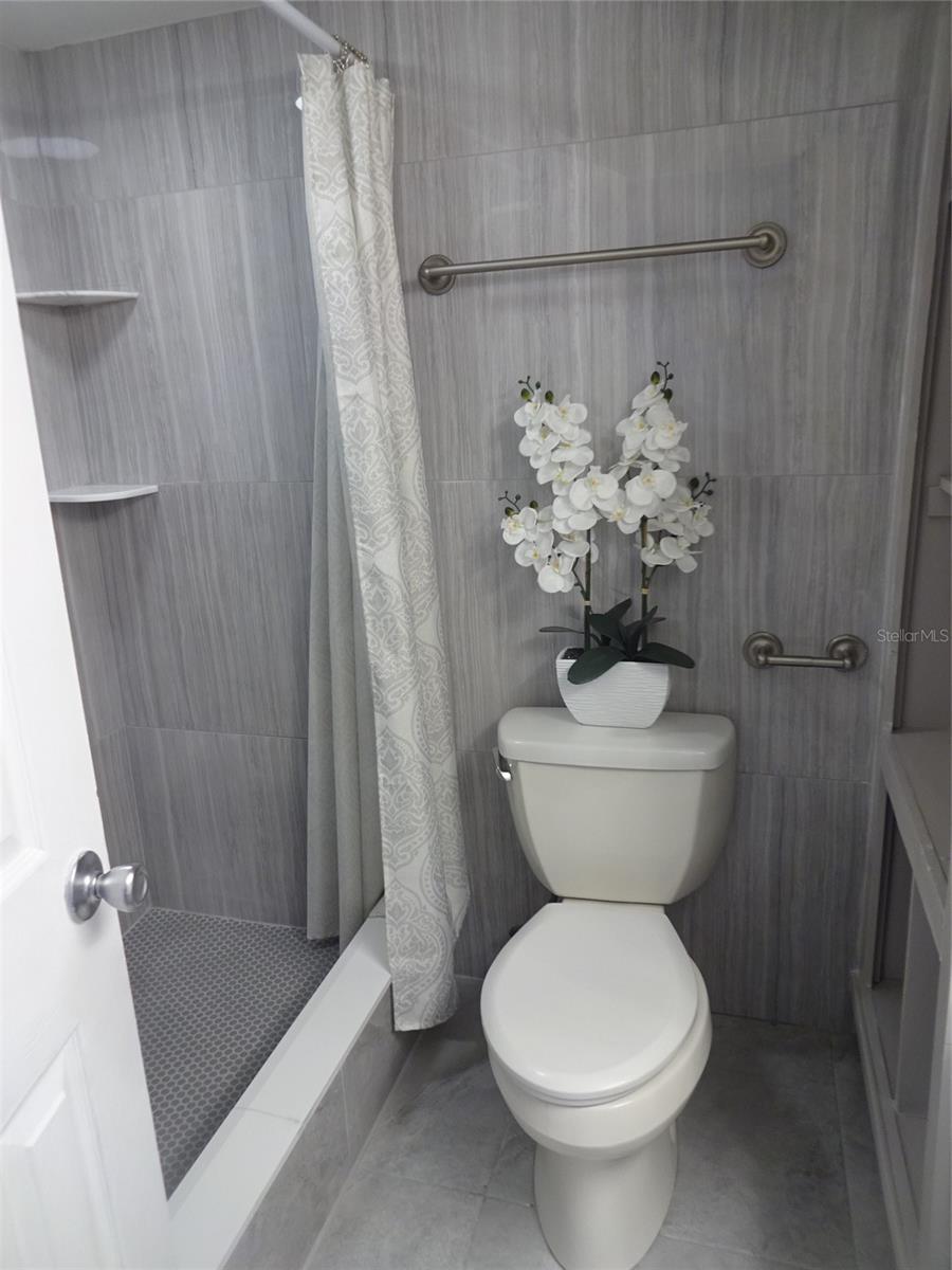 Image 17 of 20 For 123 Blue Point Way 100