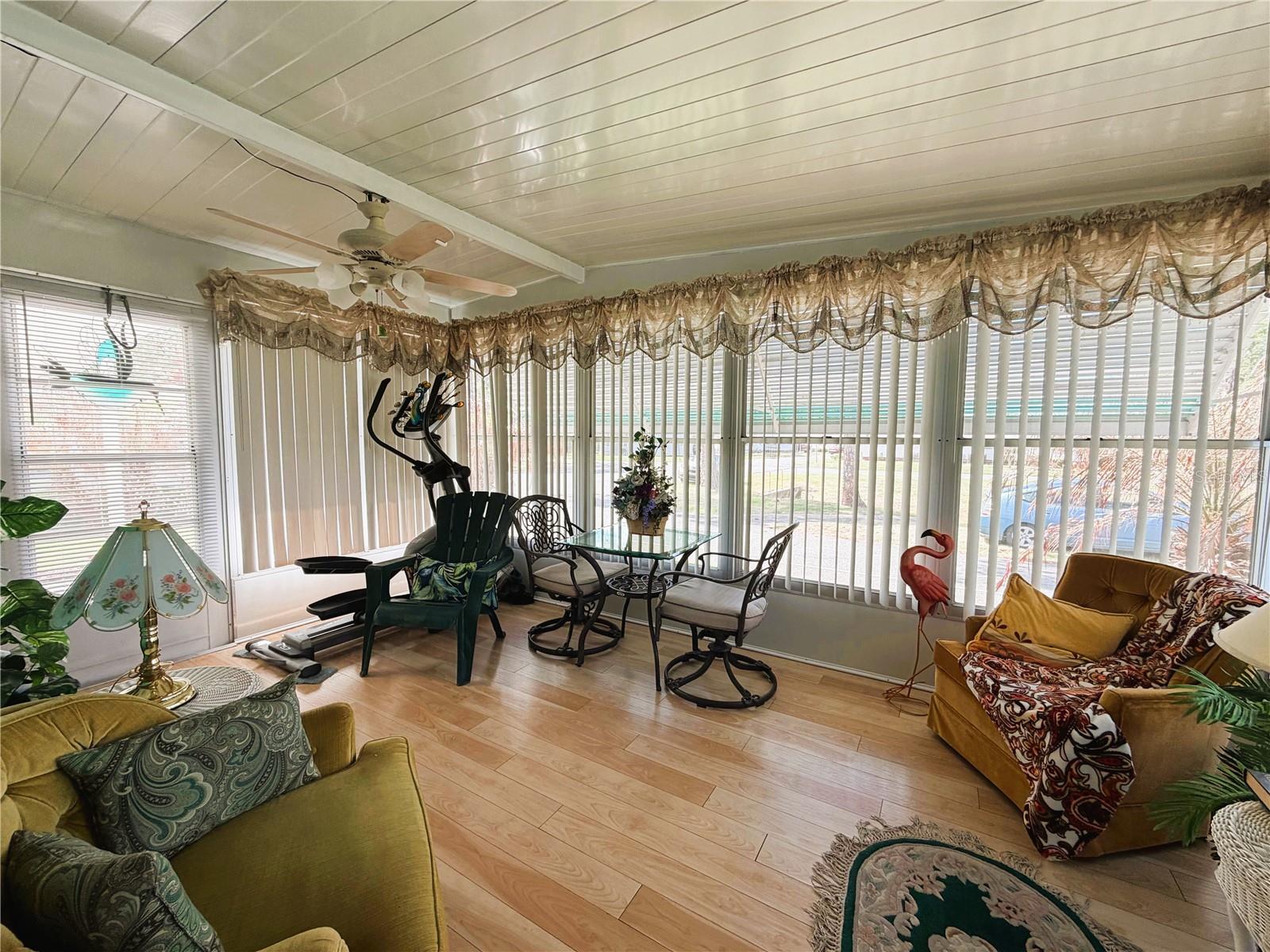 Image 18 of 38 For 410 Hawthorne Boulevard