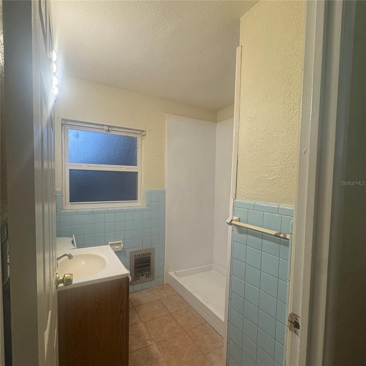 Image 7 of 14 For 729 Crestwood Drive