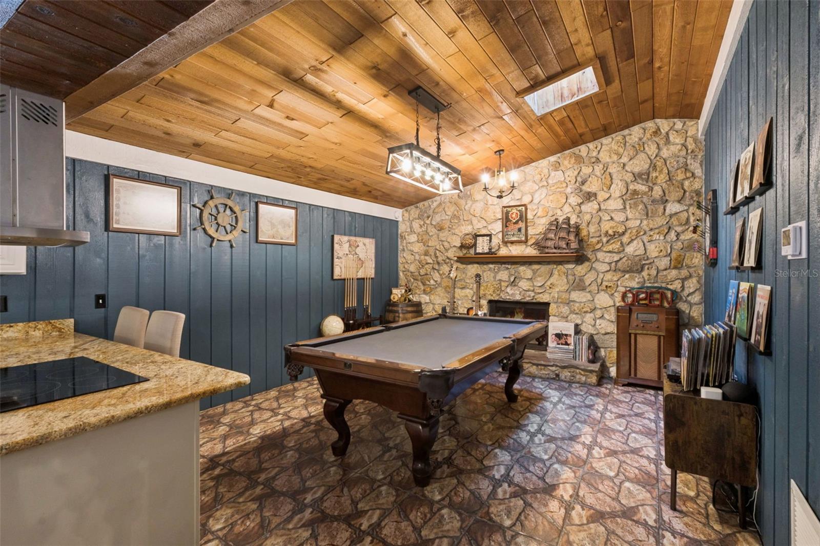 Image 10 of 40 For 27627 Lois Drive