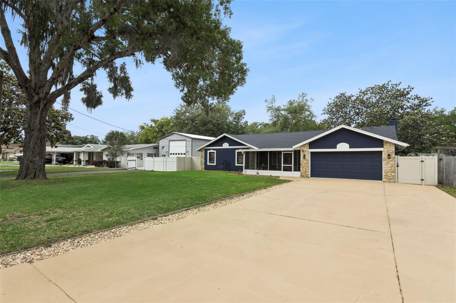 Image 2 of 40 For 27627 Lois Drive