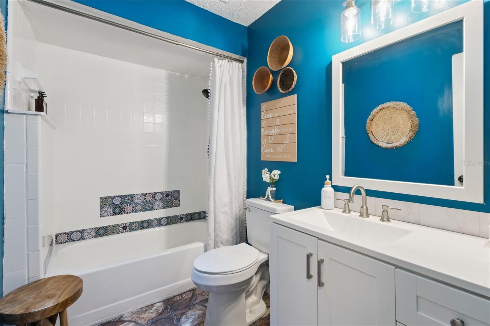 Image 22 of 40 For 27627 Lois Drive