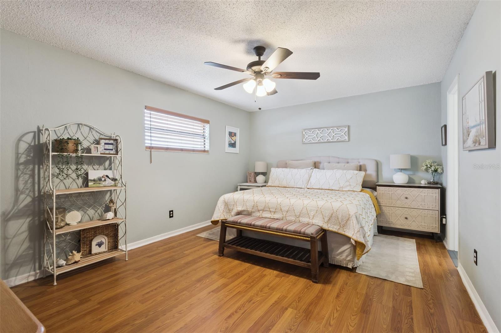 Image 25 of 40 For 27627 Lois Drive