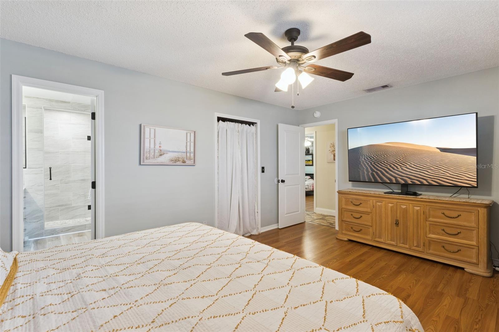 Image 26 of 40 For 27627 Lois Drive