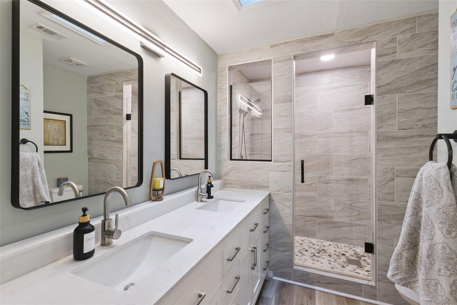 Image 27 of 40 For 27627 Lois Drive