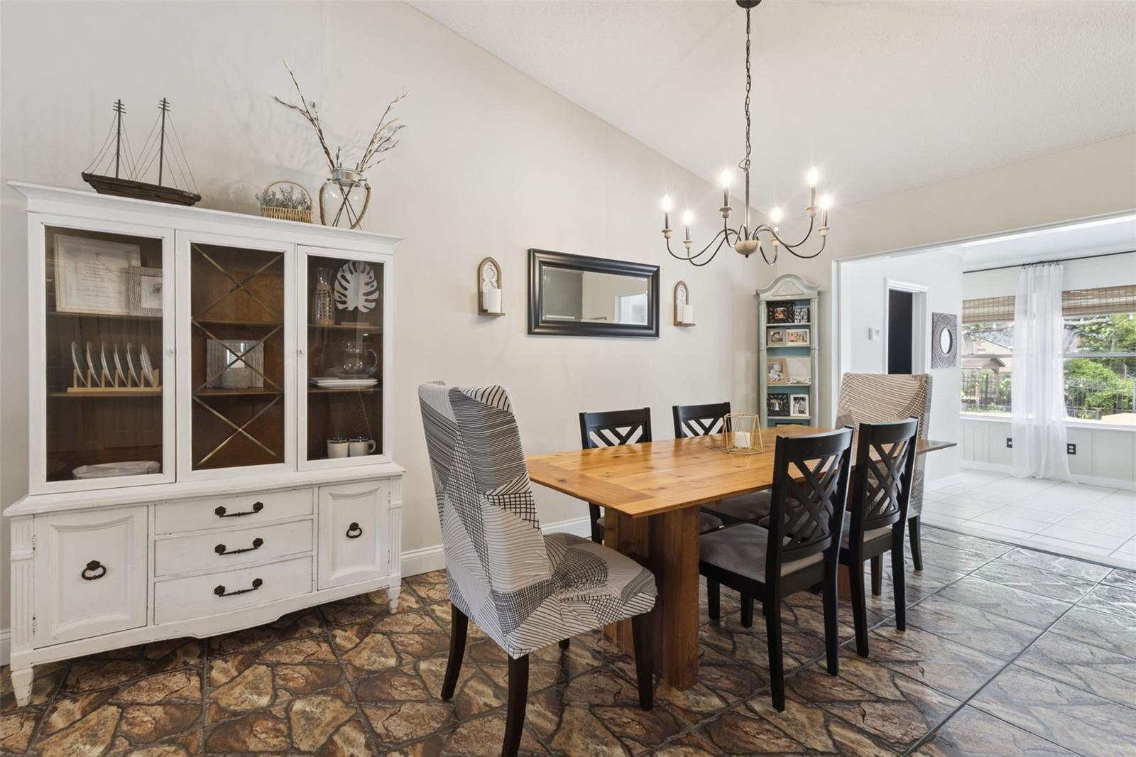 Image 6 of 40 For 27627 Lois Drive