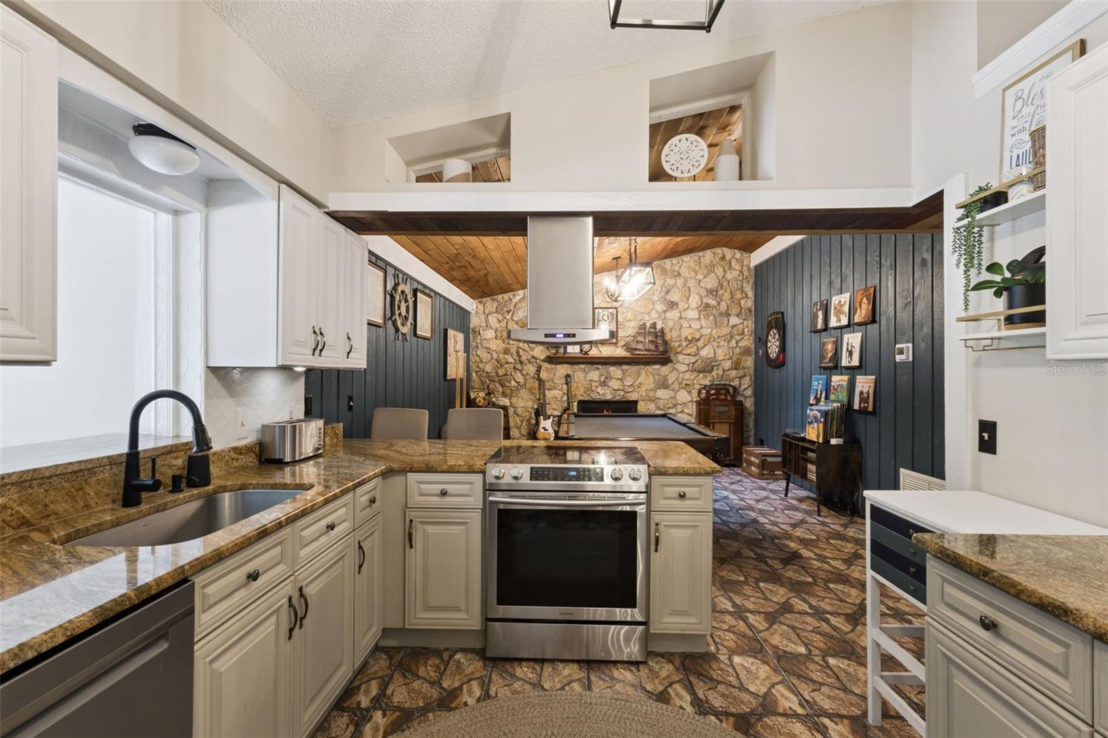 Image 7 of 40 For 27627 Lois Drive