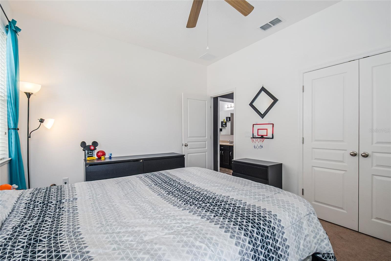 Image 15 of 52 For 4842 Ashurst Street