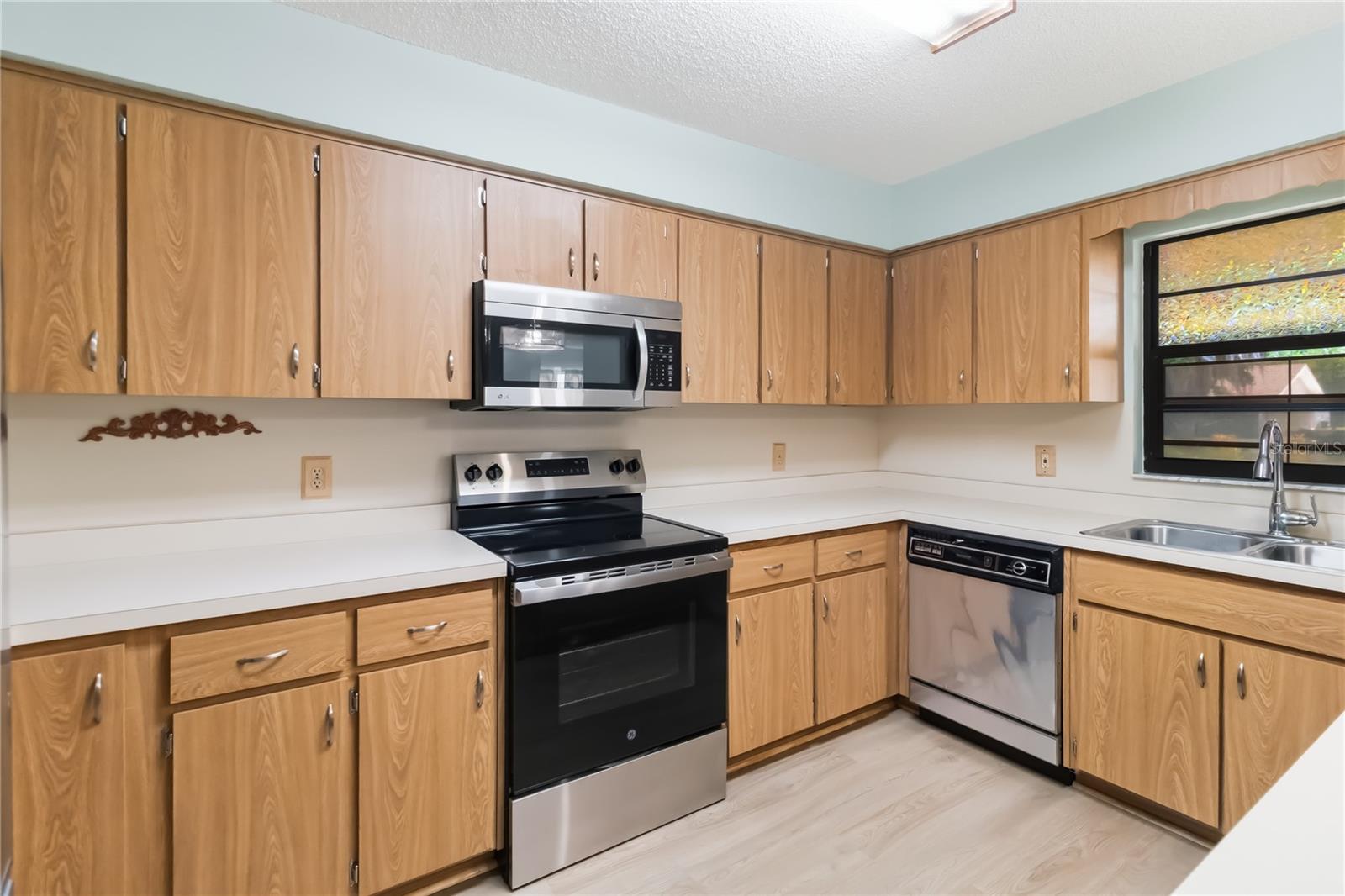 Image 10 of 30 For 513 California Avenue