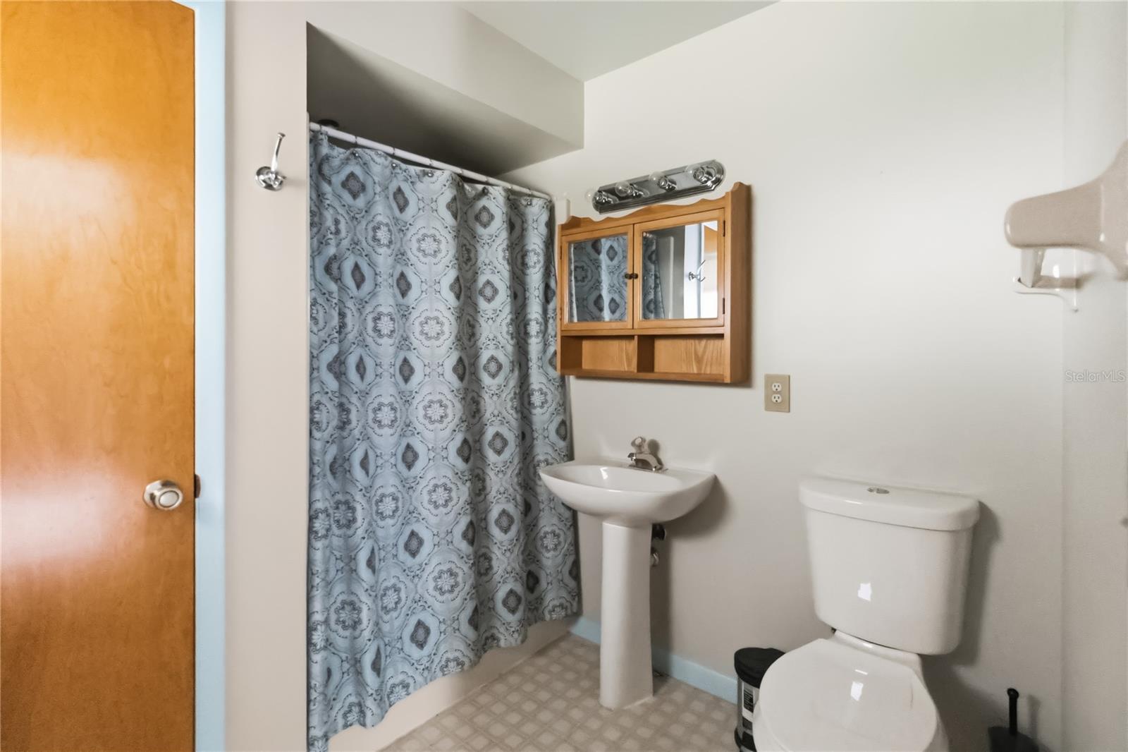 Image 17 of 30 For 513 California Avenue