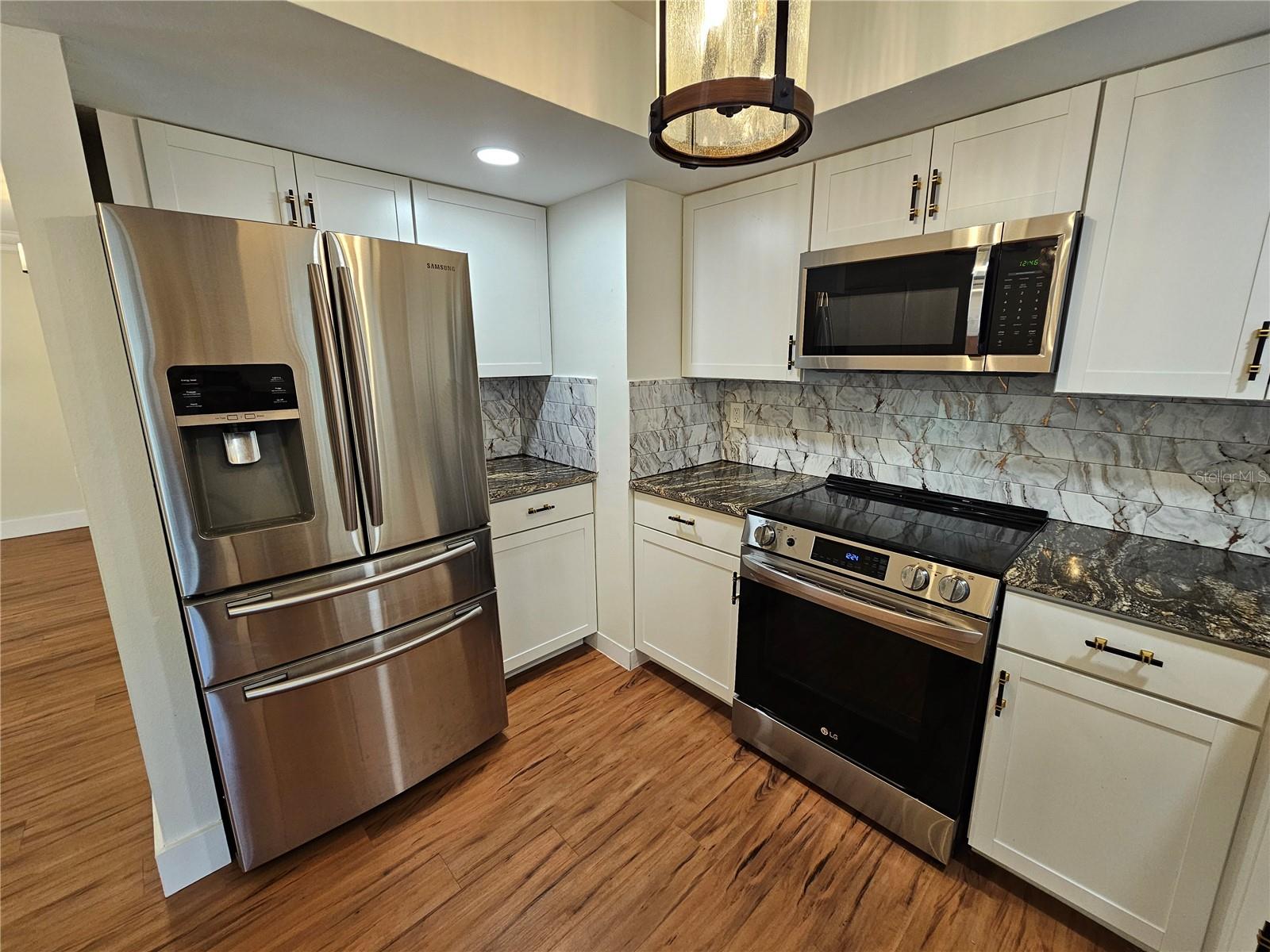 Image 3 of 21 For 659 Jefferson Avenue 659