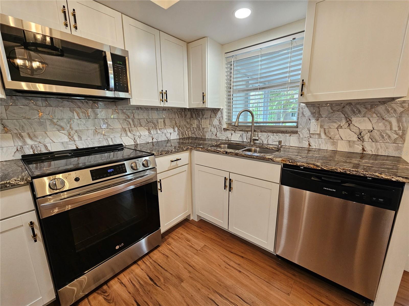 Image 4 of 21 For 659 Jefferson Avenue 659