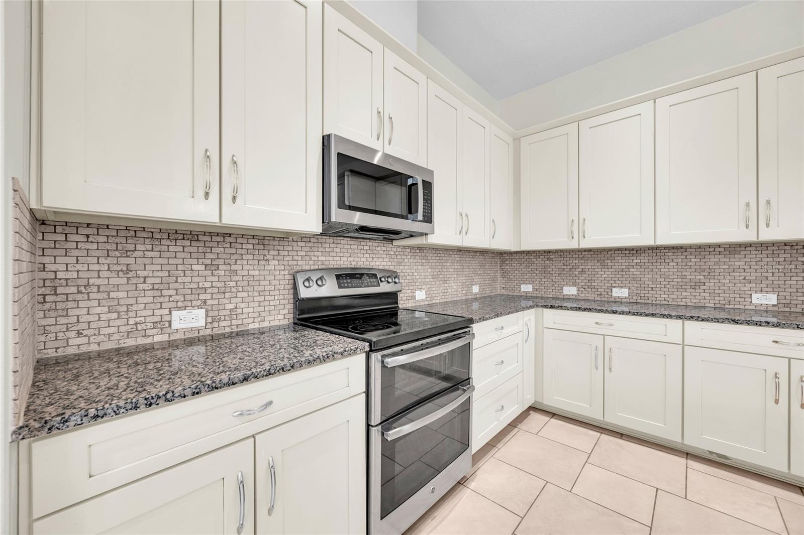 Image 33 of 81 For 8636 Tavistock Lakes Boulevard